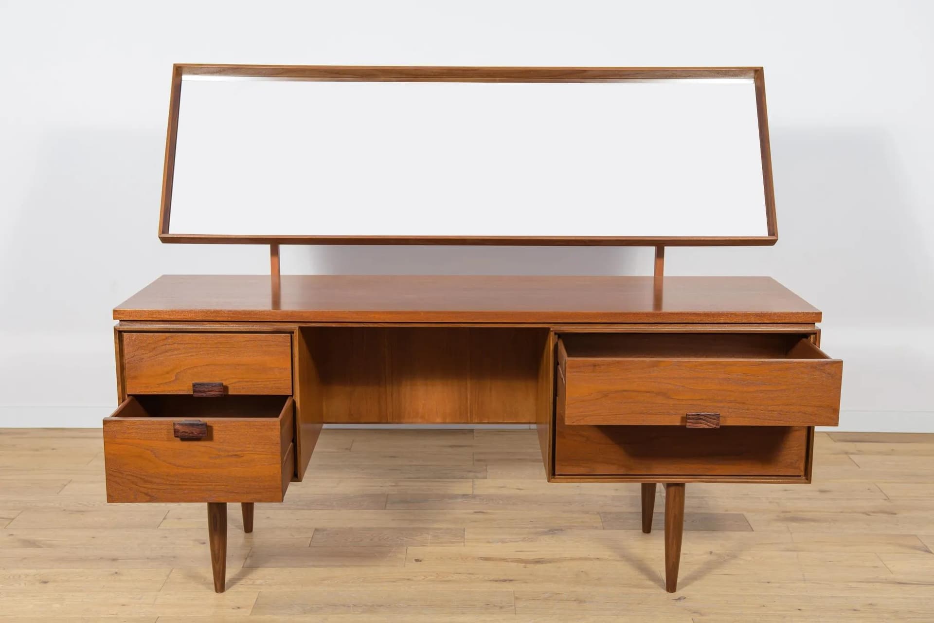 Dressing table, brown teak, by I. Kofod-Larsen, G-Plan, United Kingdom, 1960s. - 71936