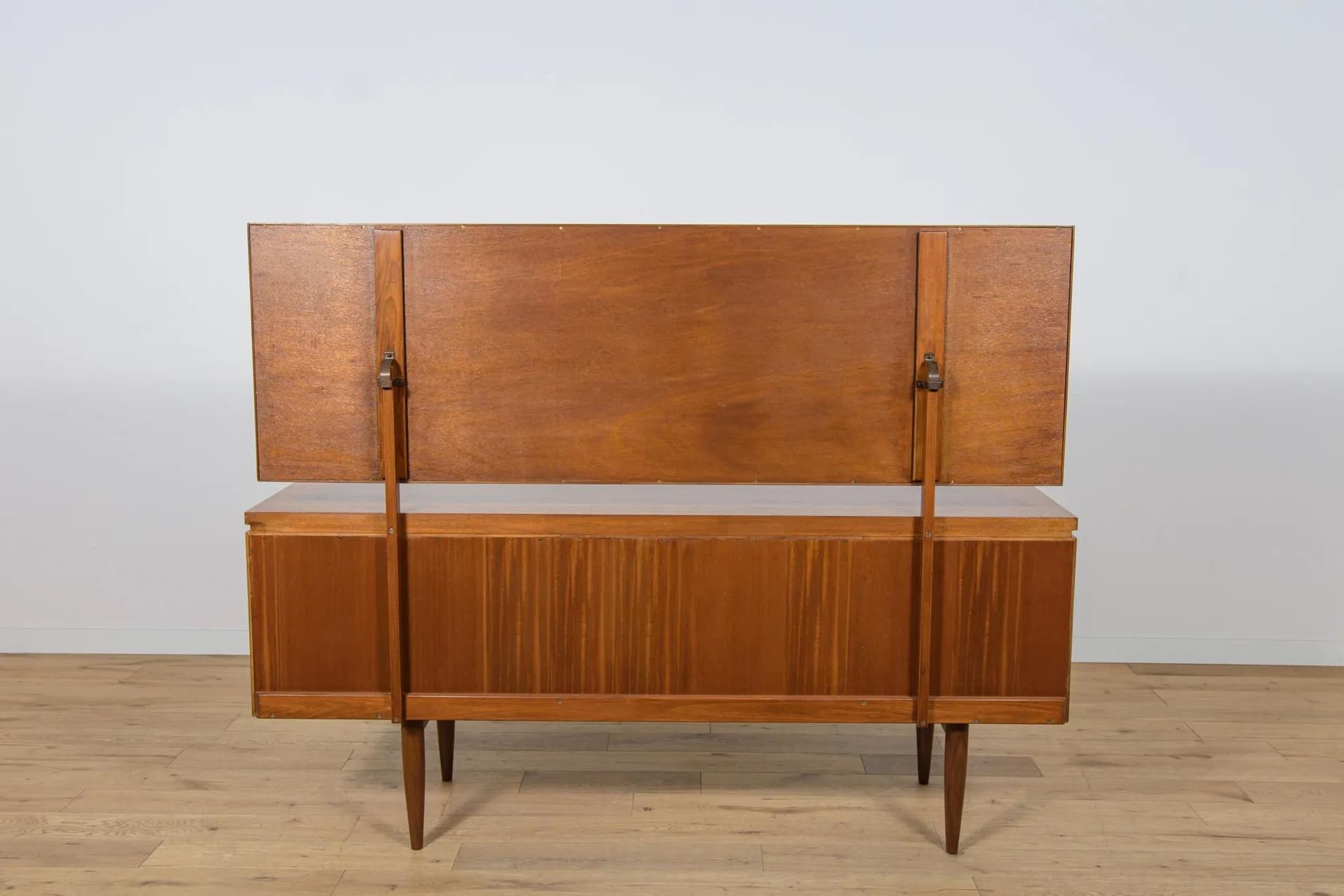 Dressing table, brown teak, by I. Kofod-Larsen, G-Plan, United Kingdom, 1960s. - 71939