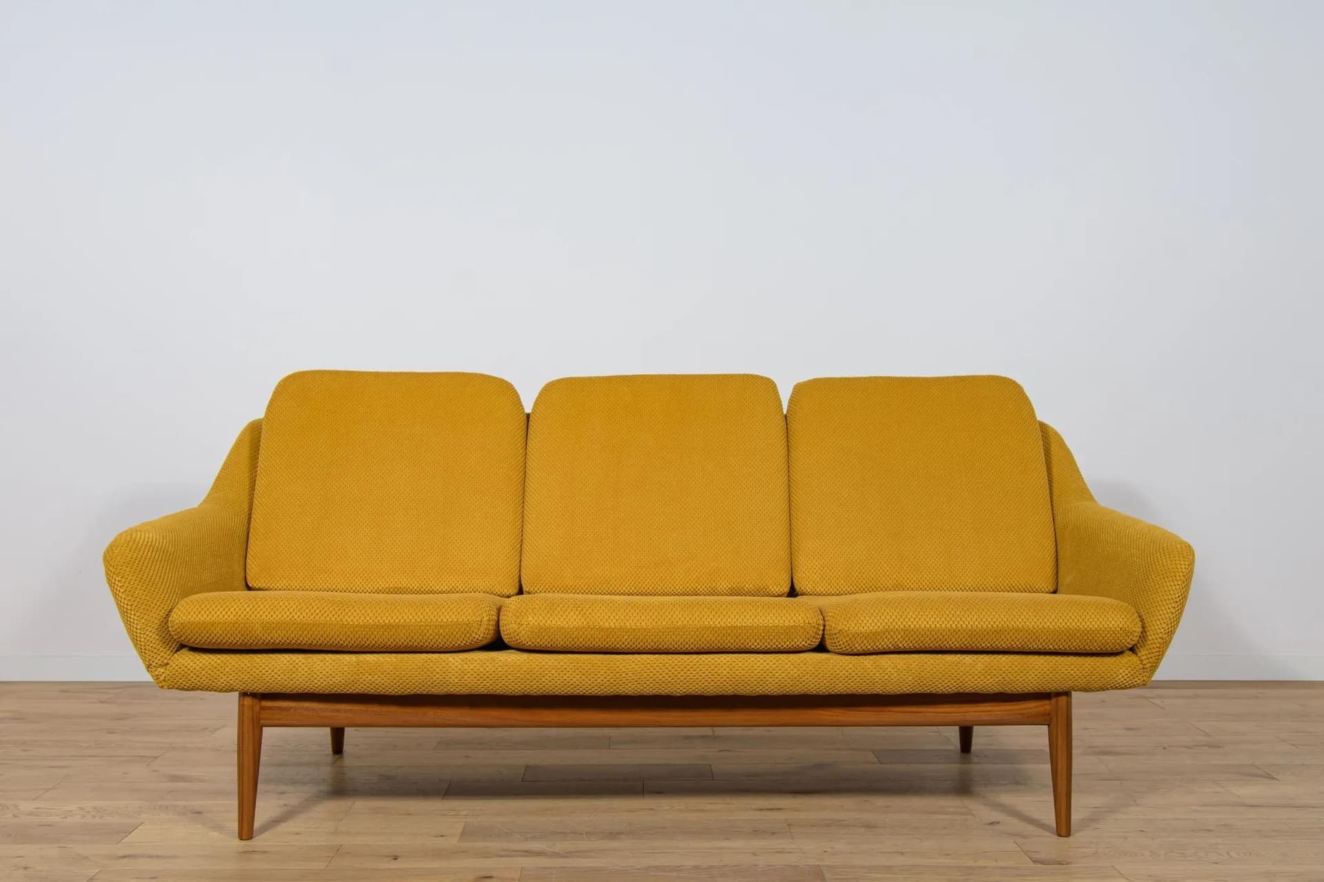 Sofa trzyosobowa, żółta, wełna, teak, proj. G. Berg, Norwegia, lata 60. - 71885