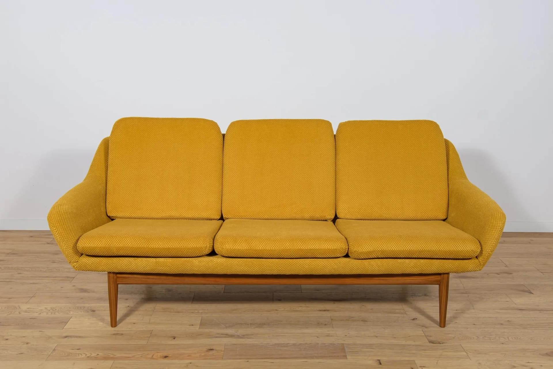 Sofa trzyosobowa, żółta, wełna, teak, proj. G. Berg, Norwegia, lata 60. - 71888