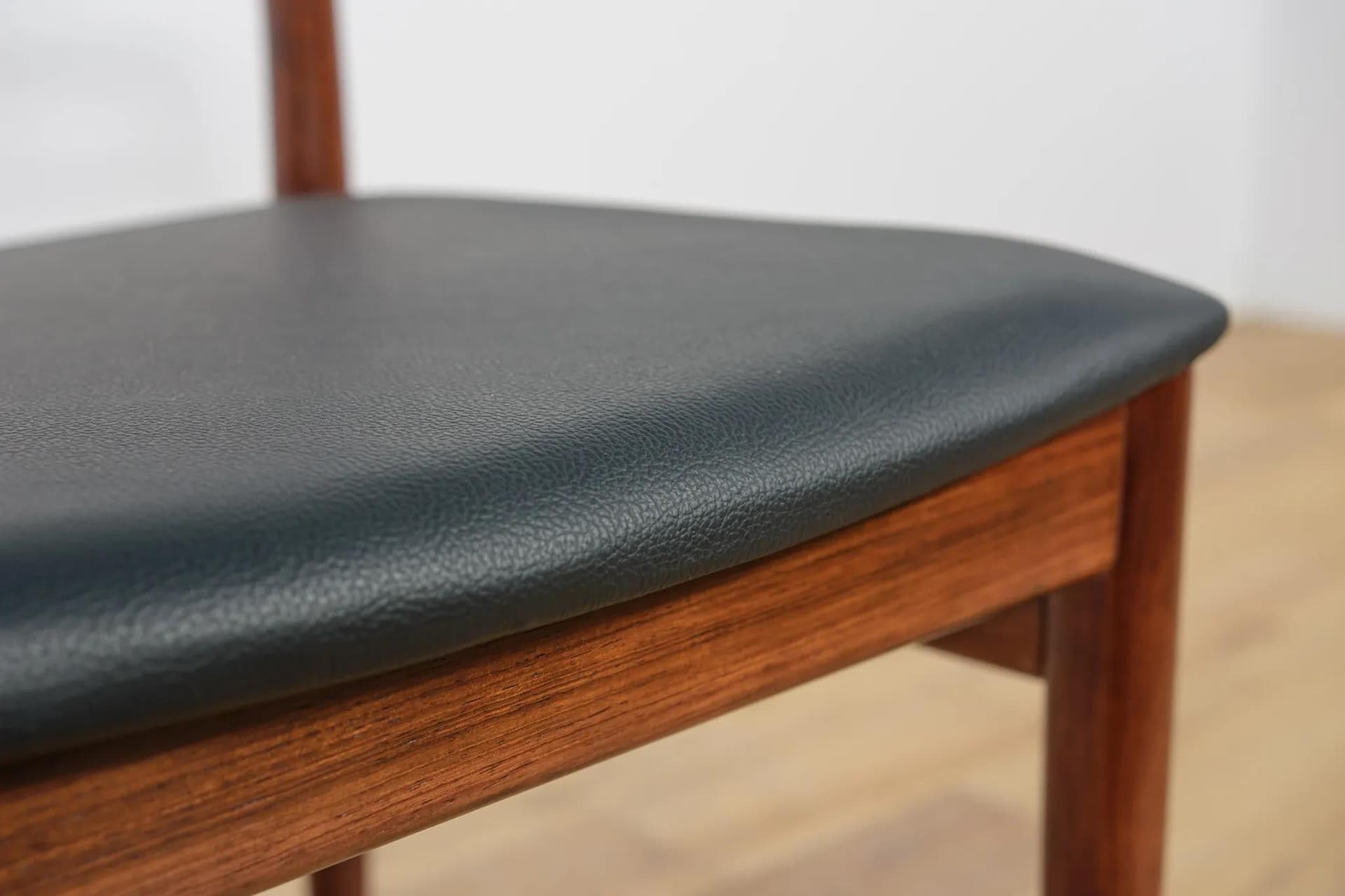 Komplet sześciu krzeseł, palisander brązowy, proj. E. Torvits, Dania, lata 60. - 71831