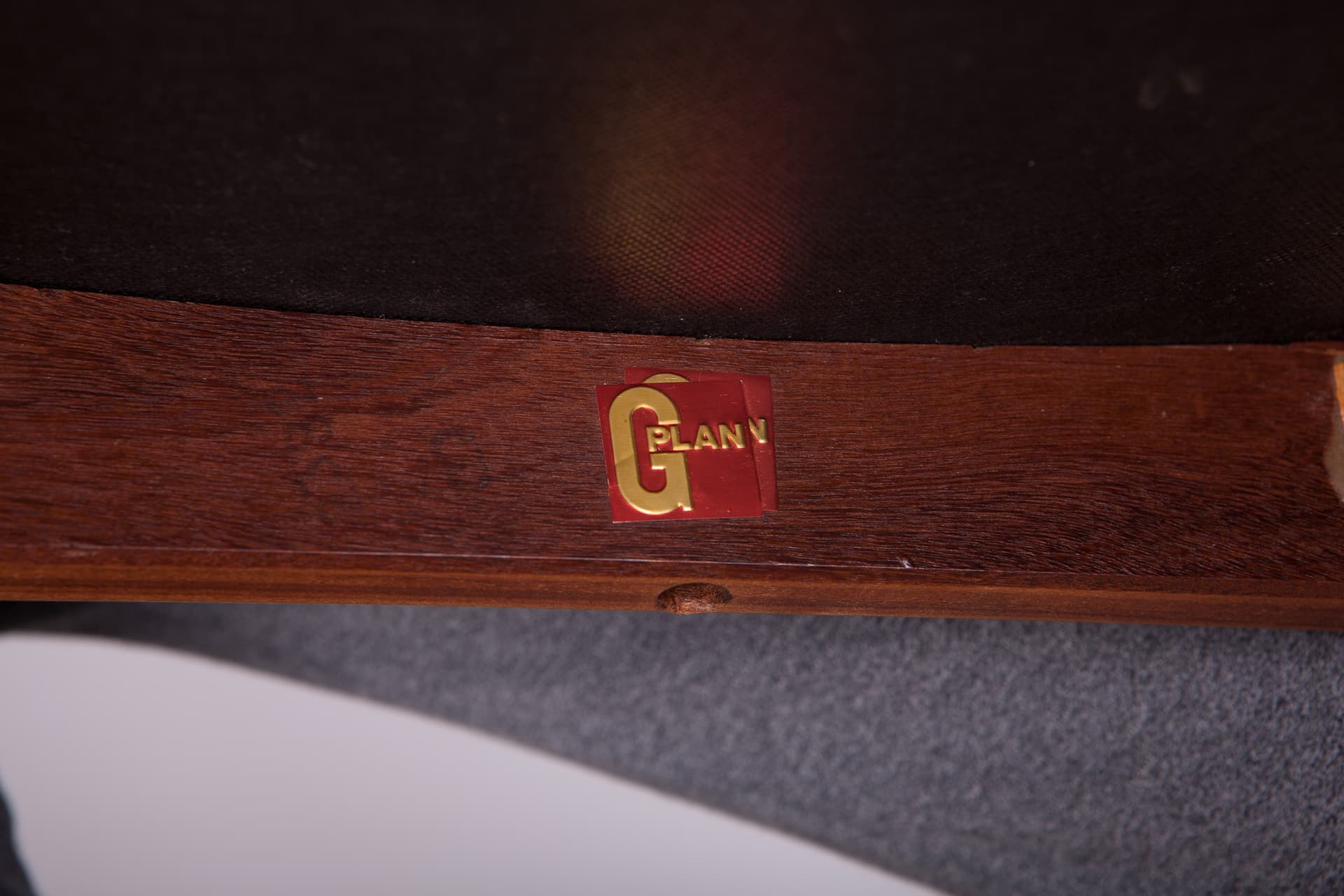 Komplet czterech krzeseł, teak brązowy, skóra czarna, proj. L. Dandy, G-Plan, Wielka Brytania, lata 60. - 71761