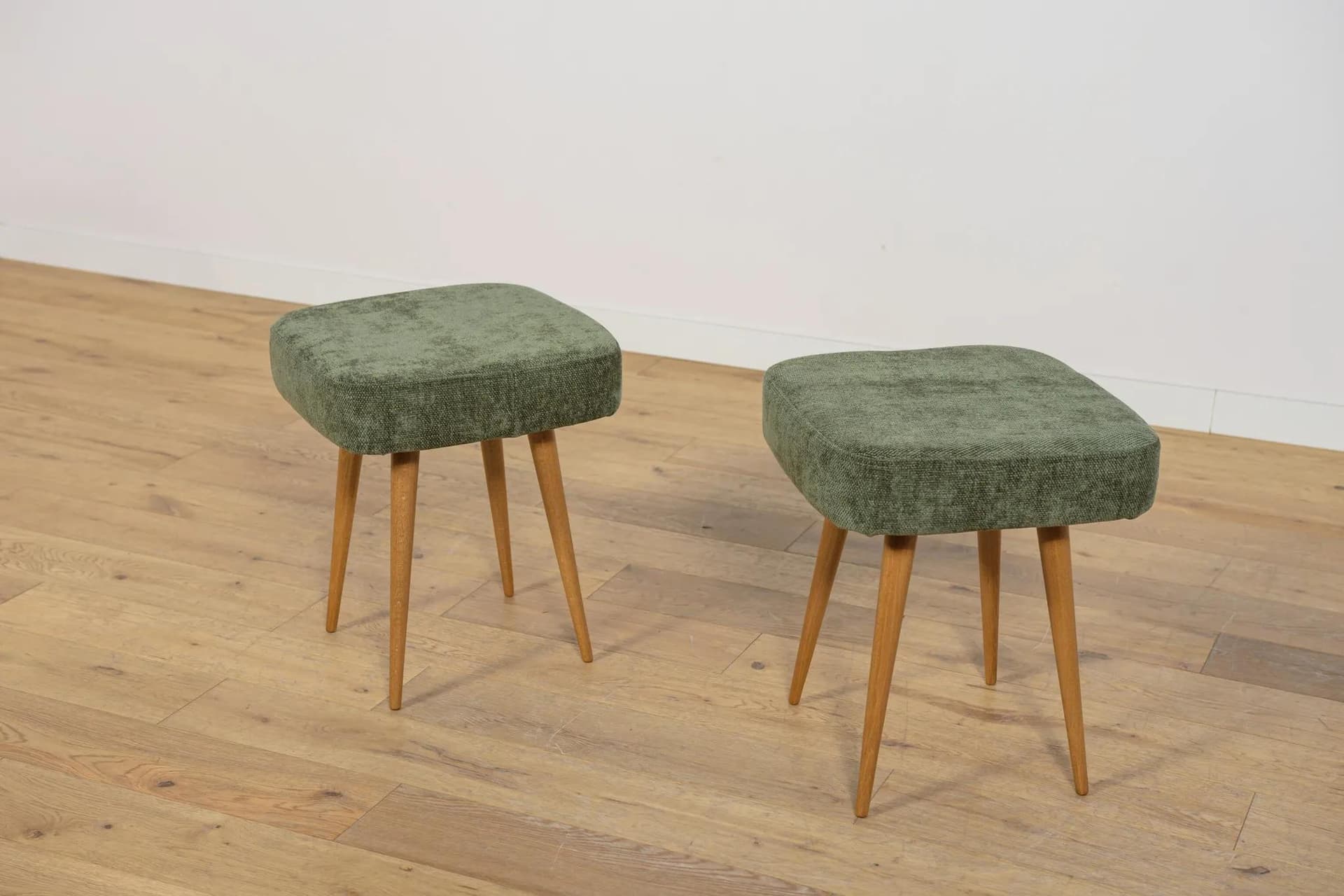 Stołek, oliwkowa wełna, buk, Polska, lata 70. - 71699