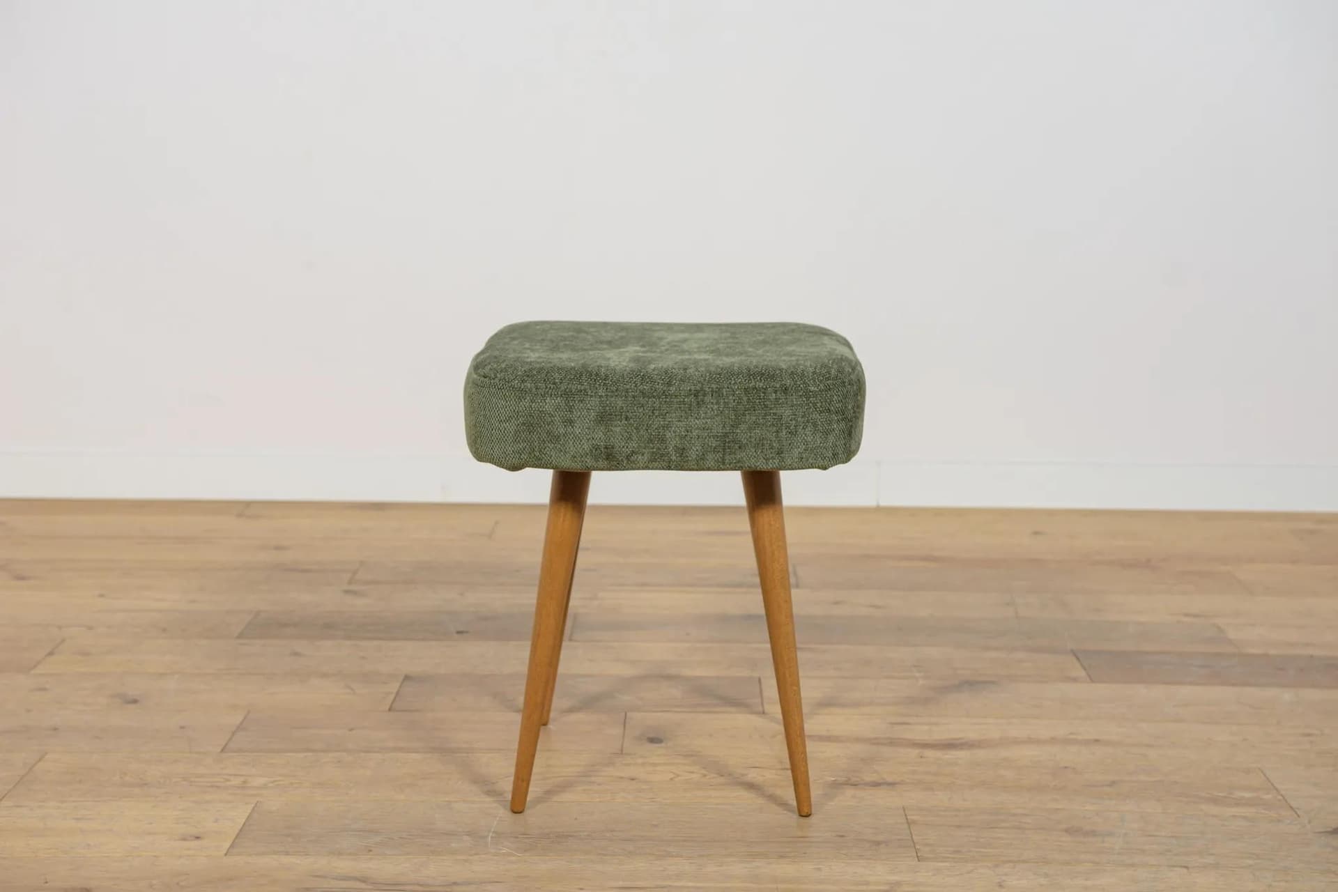 Stołek, oliwkowa wełna, buk, Polska, lata 70. - 71698