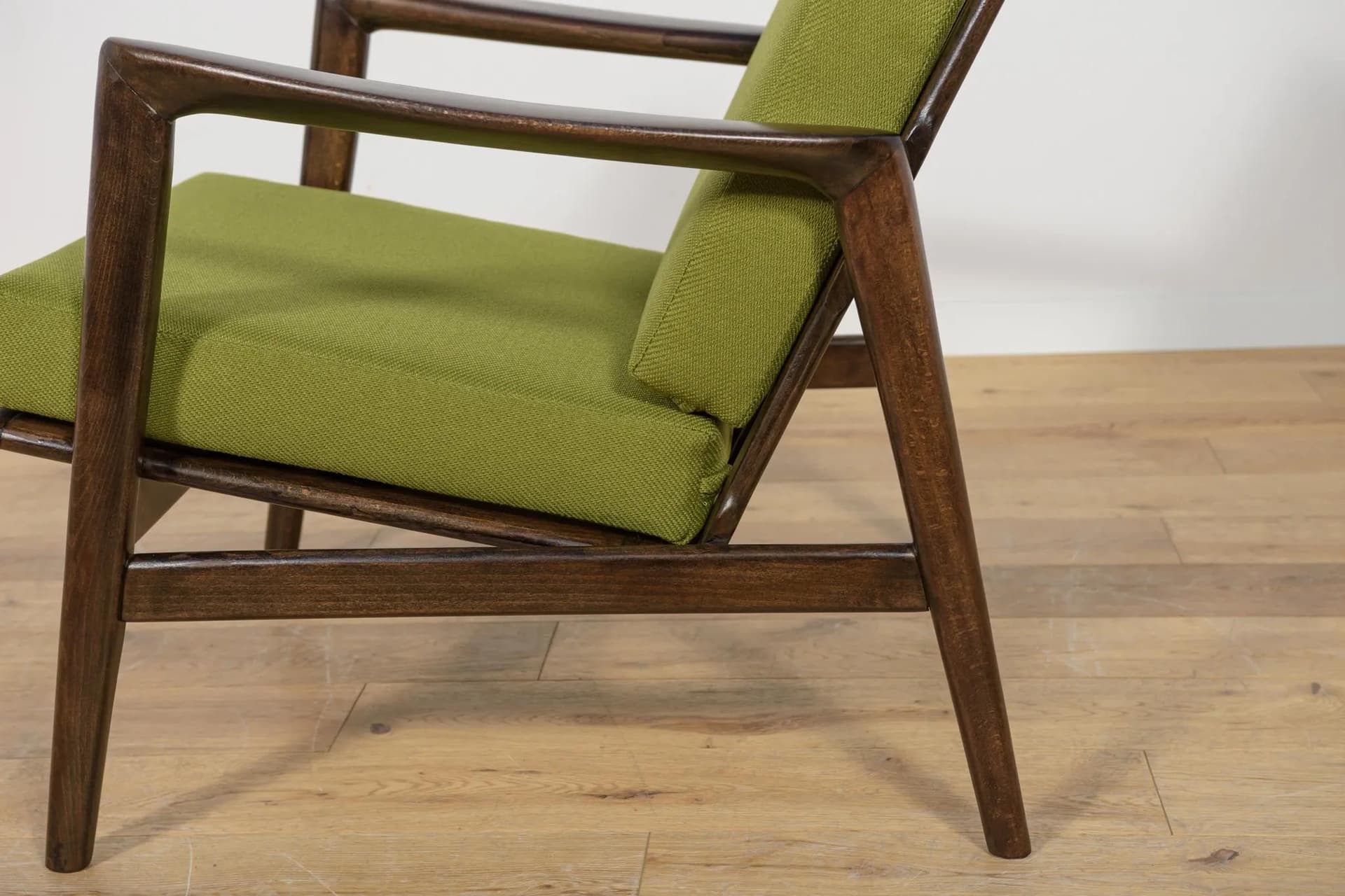 Fotel 300-139, beech brązowy, tkanina zielona, Swarzędzka Fabryka Mebli, Polska, lata 60. - 71670