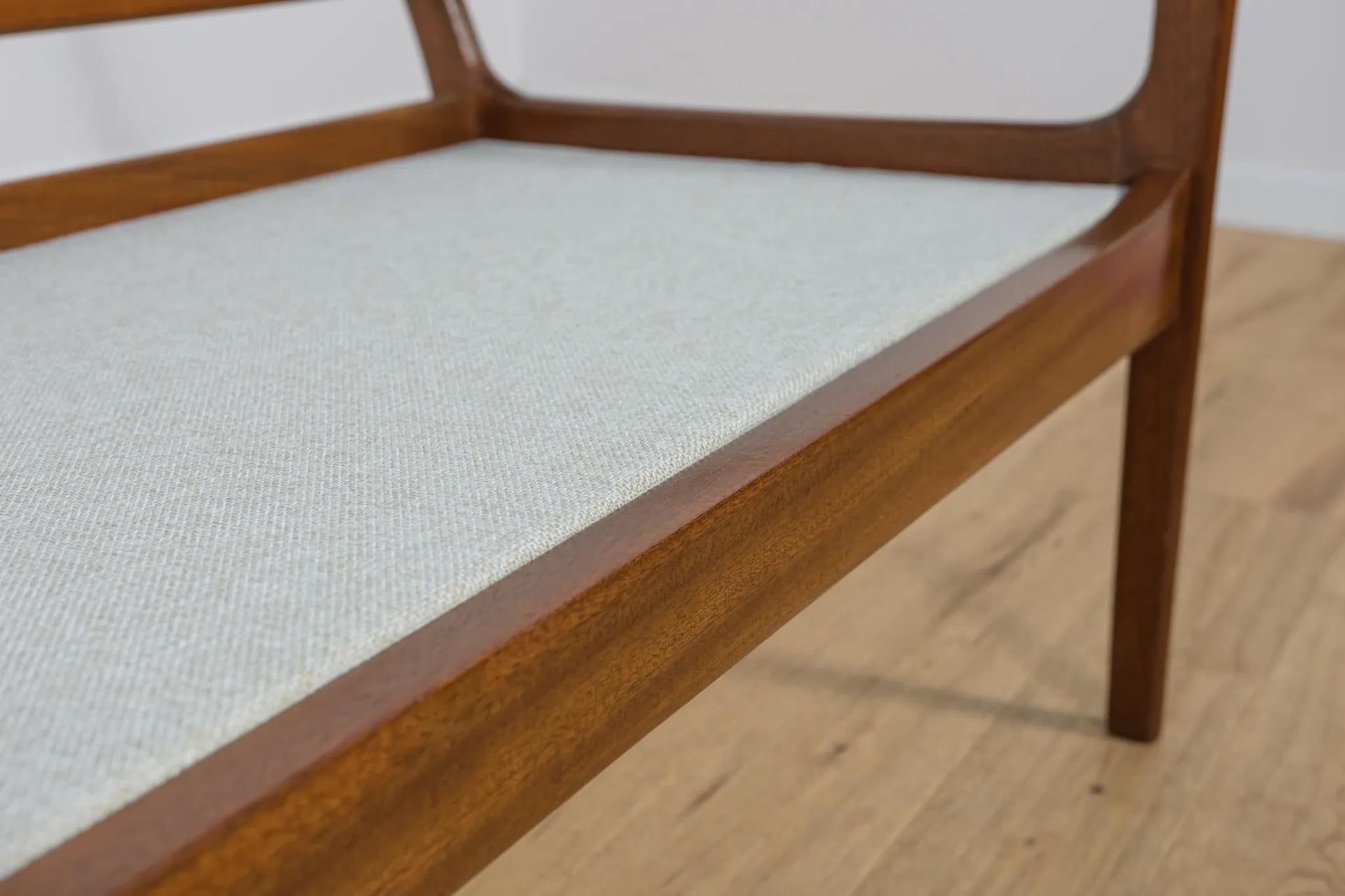 Sofa trzyosobowa PJ112, beżowy, mahoń, proj. O. Wanscher, Poul Jeppesens Møbelfabrik, Dania, lata 60. - 71651