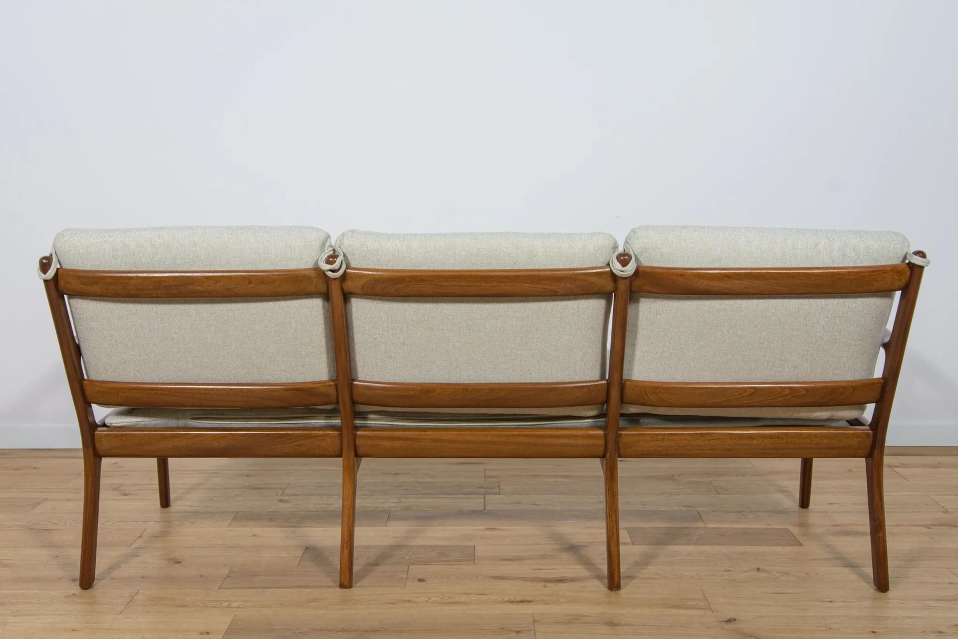 Sofa trzyosobowa PJ112, beżowy, mahoń, proj. O. Wanscher, Poul Jeppesens Møbelfabrik, Dania, lata 60. - 71650