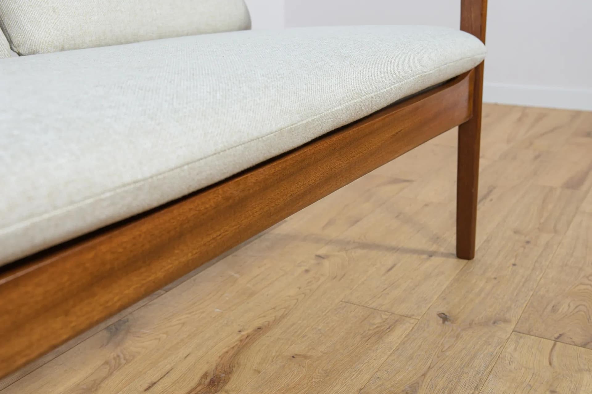 Sofa trzyosobowa PJ112, beżowy, mahoń, proj. O. Wanscher, Poul Jeppesens Møbelfabrik, Dania, lata 60. - 71655