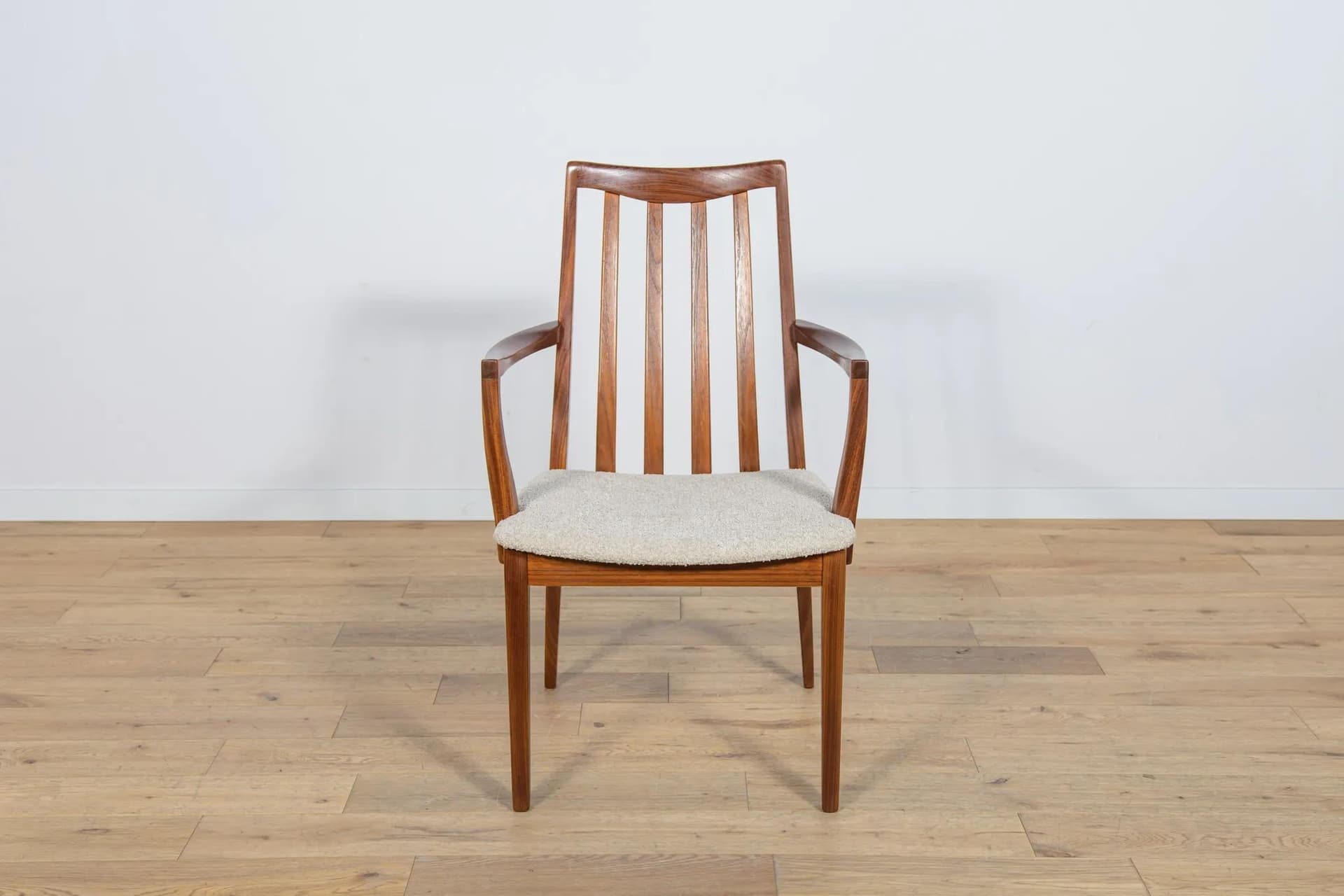 Komplet czterech krzeseł i dwóch foteli, teak brązowy jasny, proj. L. Dandy, G-Plan, Wielka Brytania, lata 60. - 71601