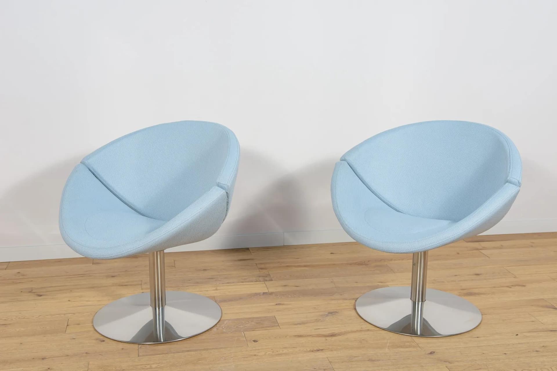 Pair of armchairs Apollo EJ 96, light blue, fabric, brushed steel, by P. H. Lorentzen & J. Foersom, Denmark, 21st c. - 71587