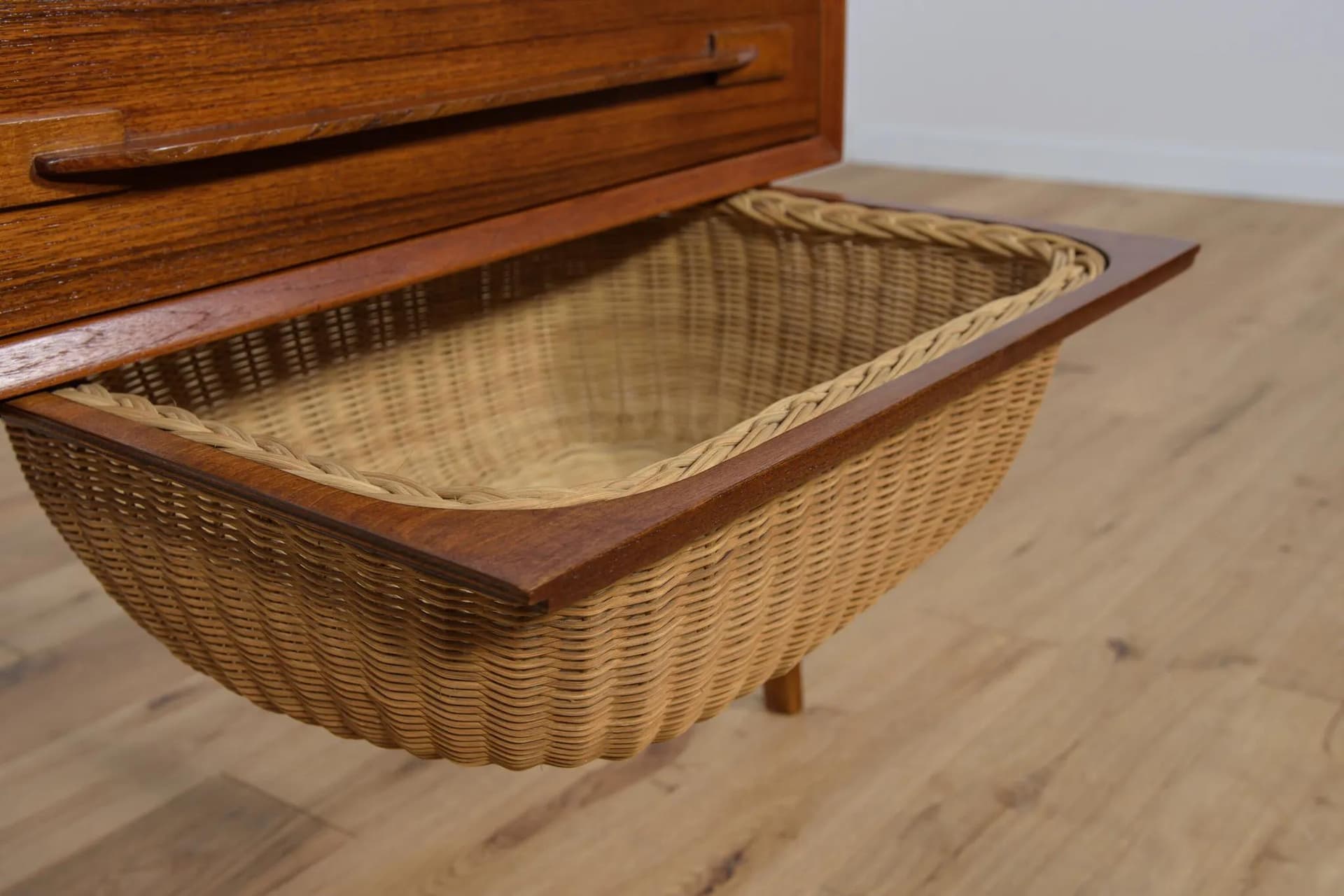 Stolik pomocniczy, teak brązowy, Dania, lata 70. - 71520