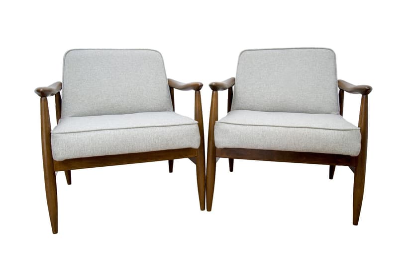 Para foteli GFM-87, drewno, tkanina jasnoszara, proj. J. Kędziorek, Polska, lata 70.