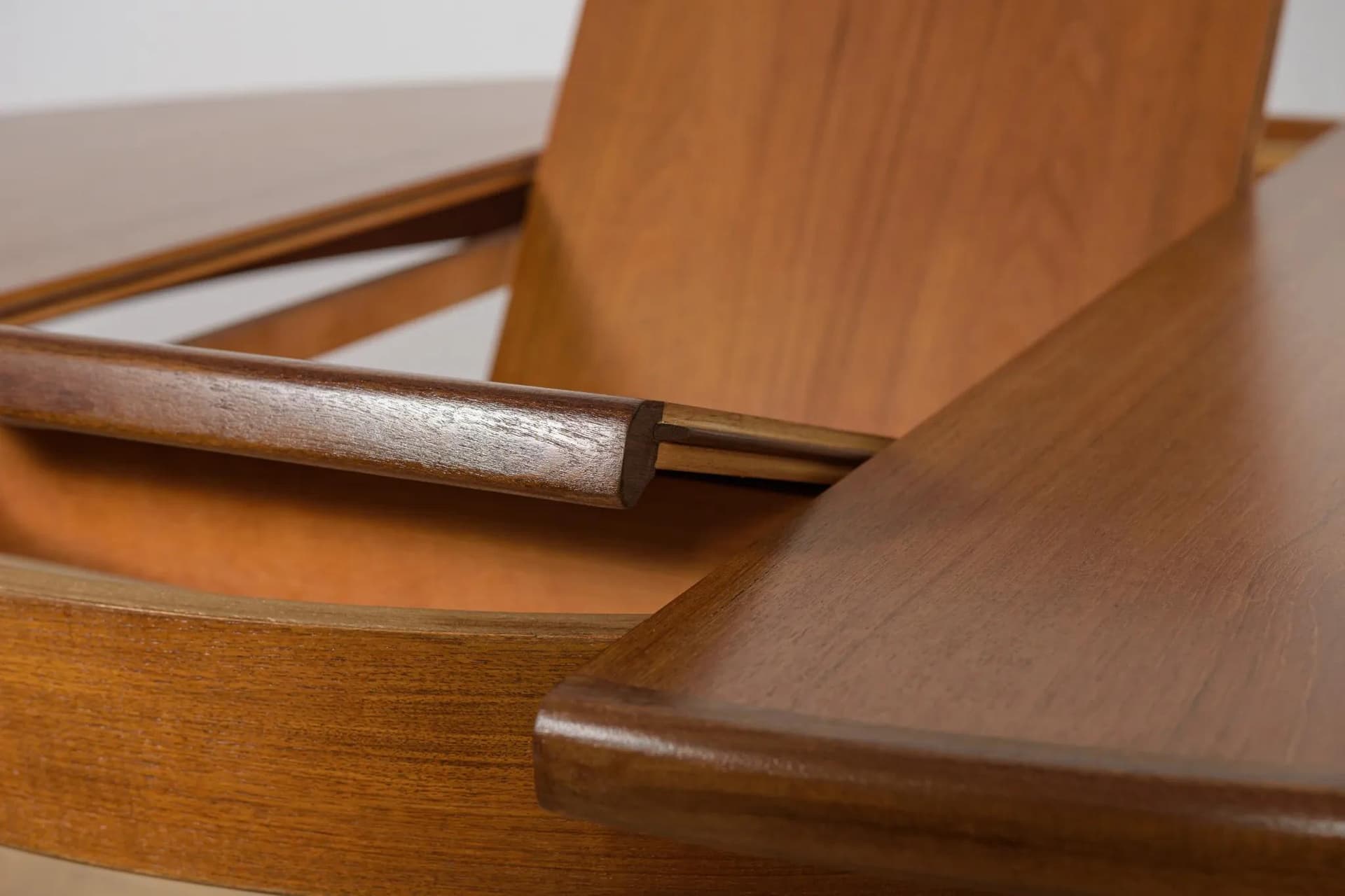 Stół okrągły rozkładany, teak brązowy, G-Plan, Wielka Brytania, lata 60. - 71409