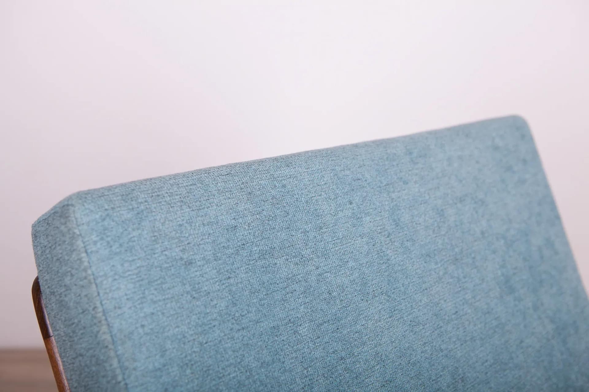 Fotel 300-139, buk orzech, tkanina niebieska, Swarzędzka Fabryka Mebli, Polska, lata 60. - 71337