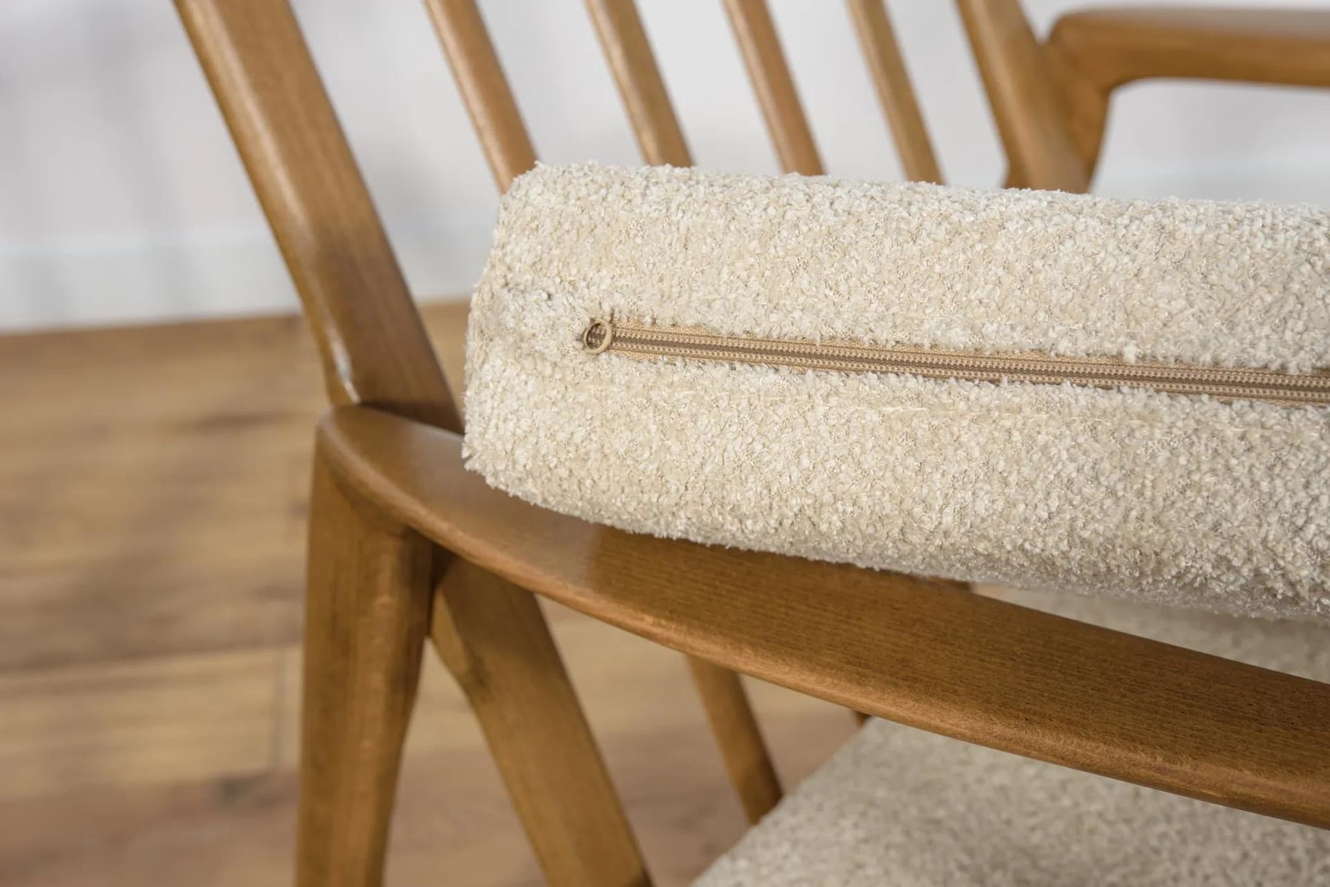 Fotel 300-139, boucle kremowy, buk brązowy, Swarzędzka Fabryka Mebli, Polska, lata 60. - 71330