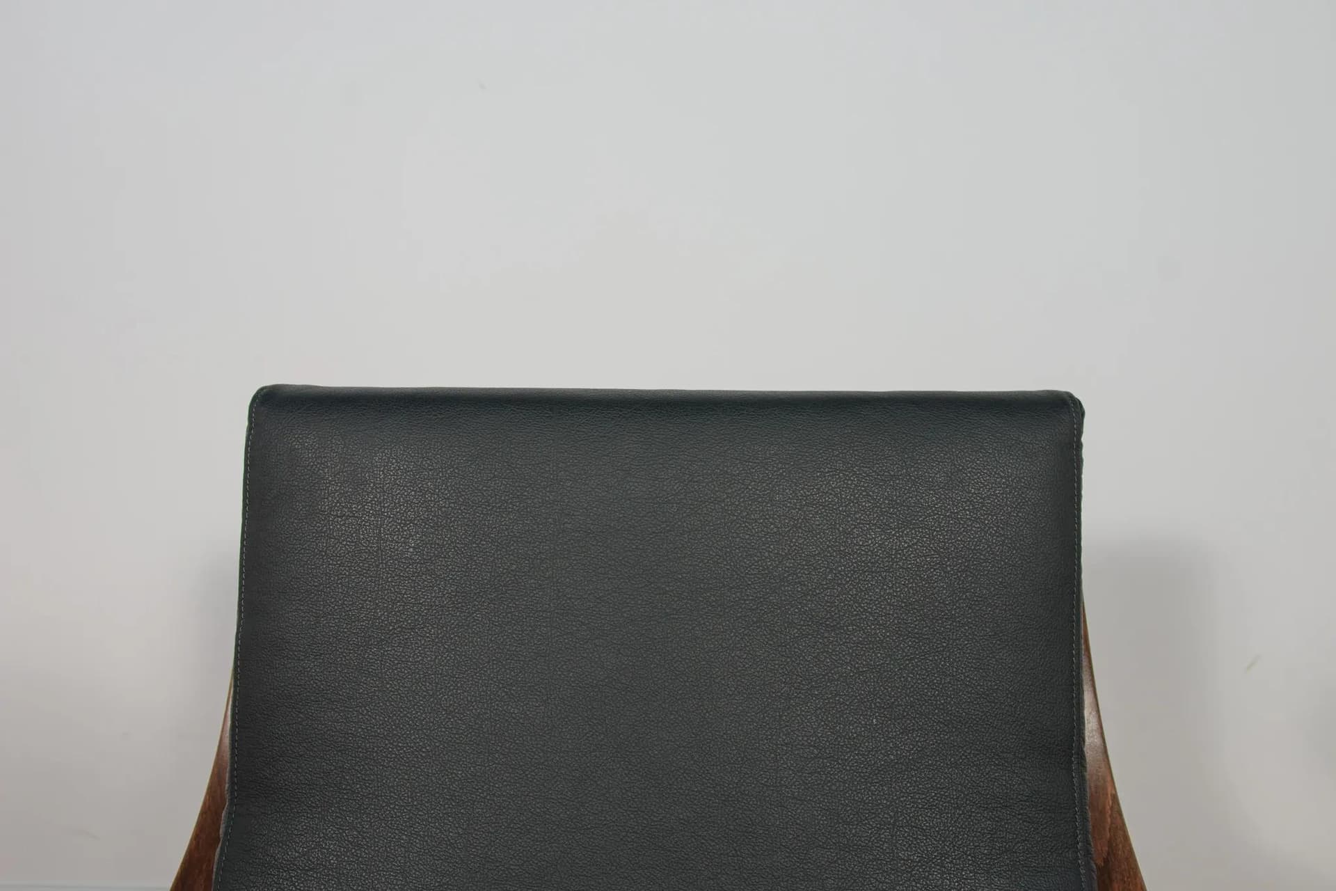 Executive swivel chair, black leather, walnut wood, Soda Galvano, Norway, 1960s. - 71160