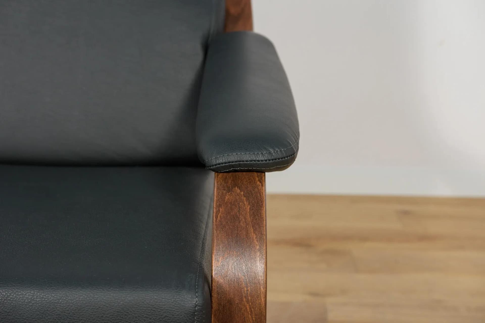 Executive swivel chair, black leather, walnut wood, Soda Galvano, Norway, 1960s. - 71158