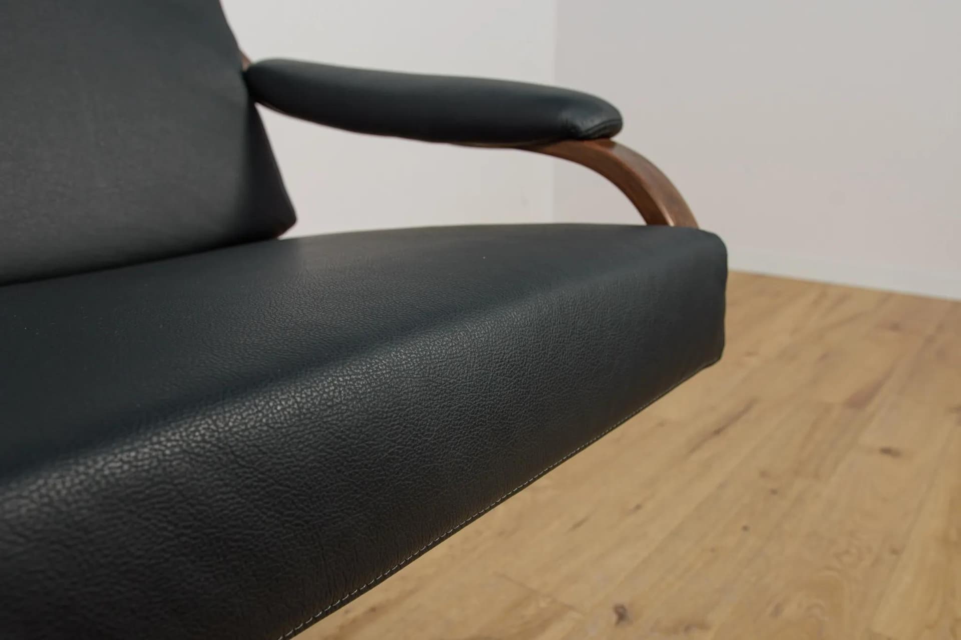 Executive swivel chair, black leather, walnut wood, Soda Galvano, Norway, 1960s. - 71164