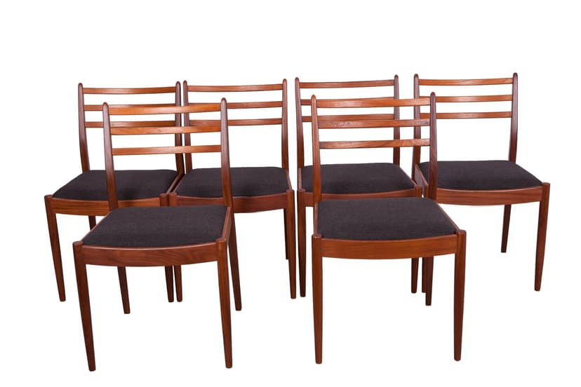 Komplet sześciu krzeseł, teak brązowy, tkanina czarna, proj. V. Wilkins, G-Plan, Wielka Brytania, lata 60.