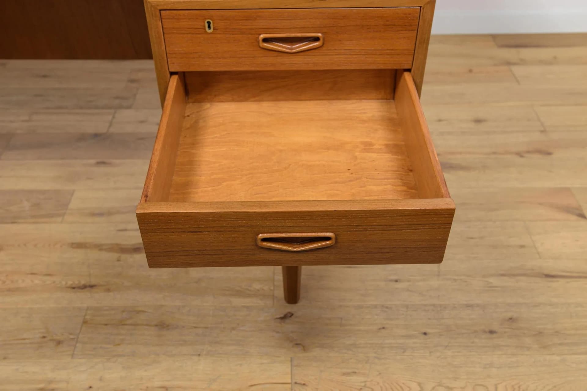 Biurko wolnostojące, tek, brązowy, Dania, lata 60. - 71036