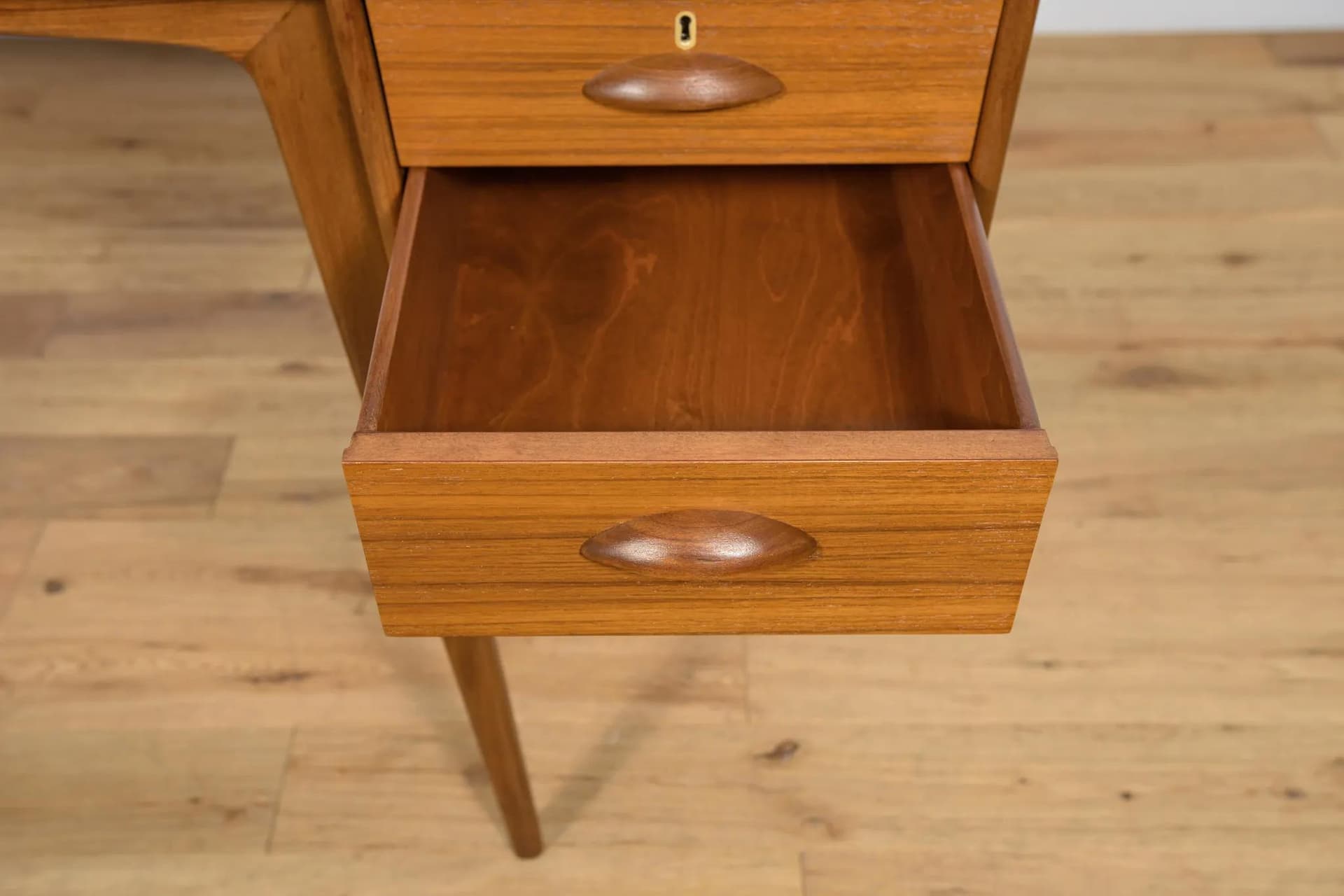 Biurko, teak brązowy, proj. S. Skogh, Szwecja, lata 60. - 71016