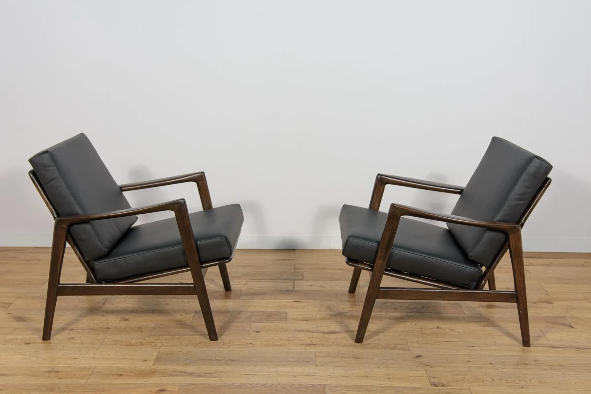 Pair of armchairs 300-139, black leather, rosewood-stained beech, Swarzędzka Fabryka Mebli, Poland, 1960s. - 71005