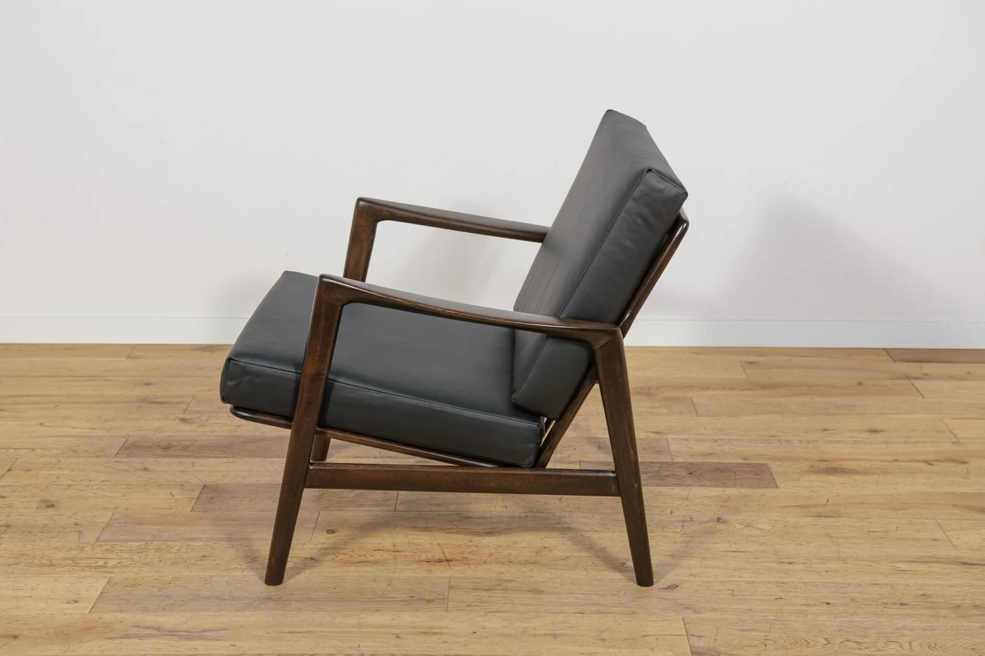 Pair of armchairs 300-139, black leather, rosewood-stained beech, Swarzędzka Fabryka Mebli, Poland, 1960s. - 71009