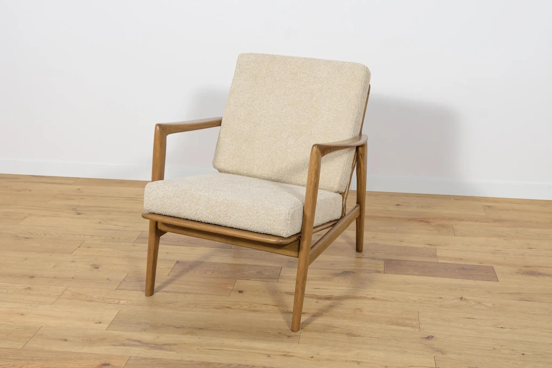 Pair of armchairs 300-139, beige boucle, walnut-stained beech, Swarzędzka Fabryka Mebli, Poland, 1960s. - 70998