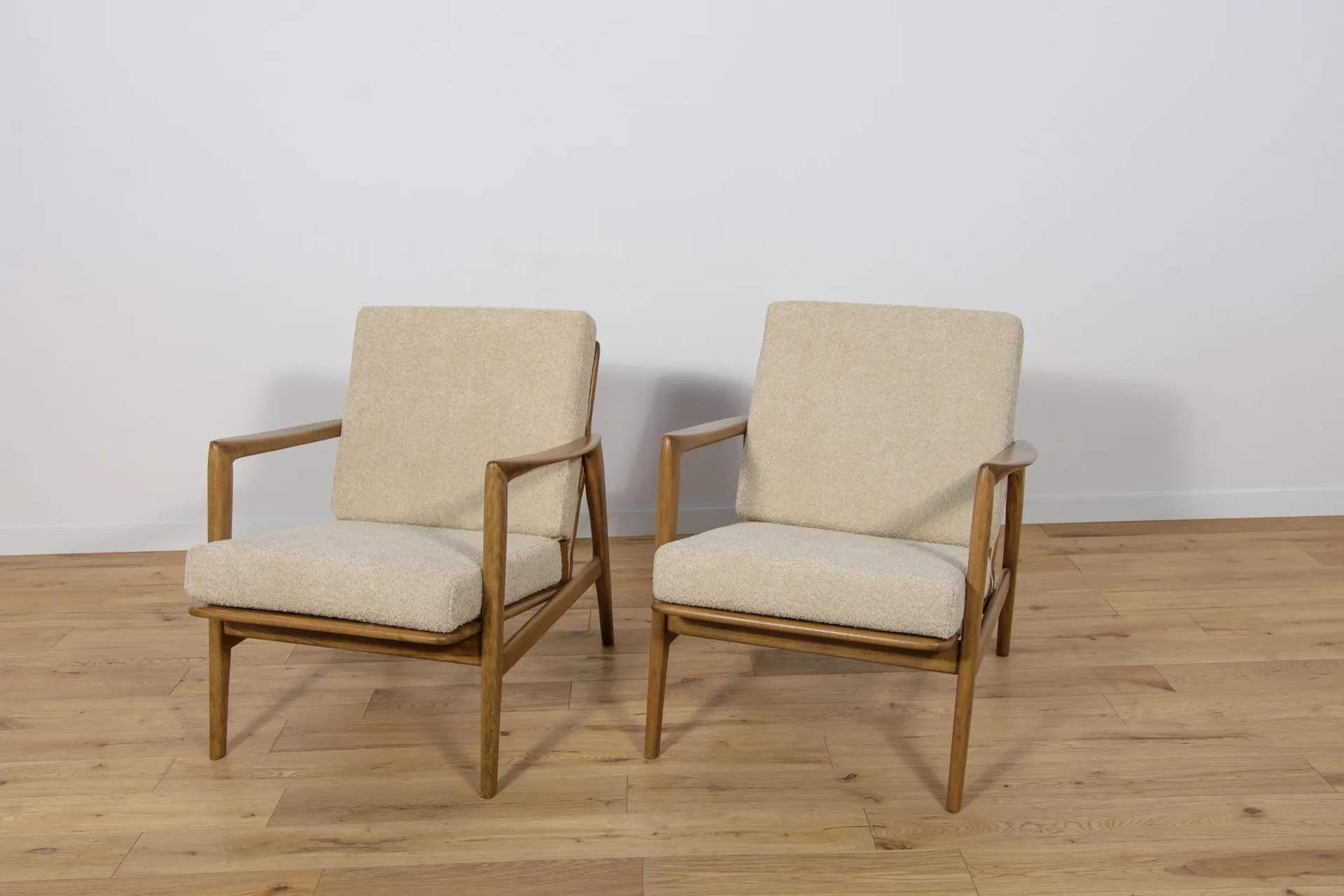 Pair of armchairs 300-139, beige boucle, walnut-stained beech, Swarzędzka Fabryka Mebli, Poland, 1960s. - 70996