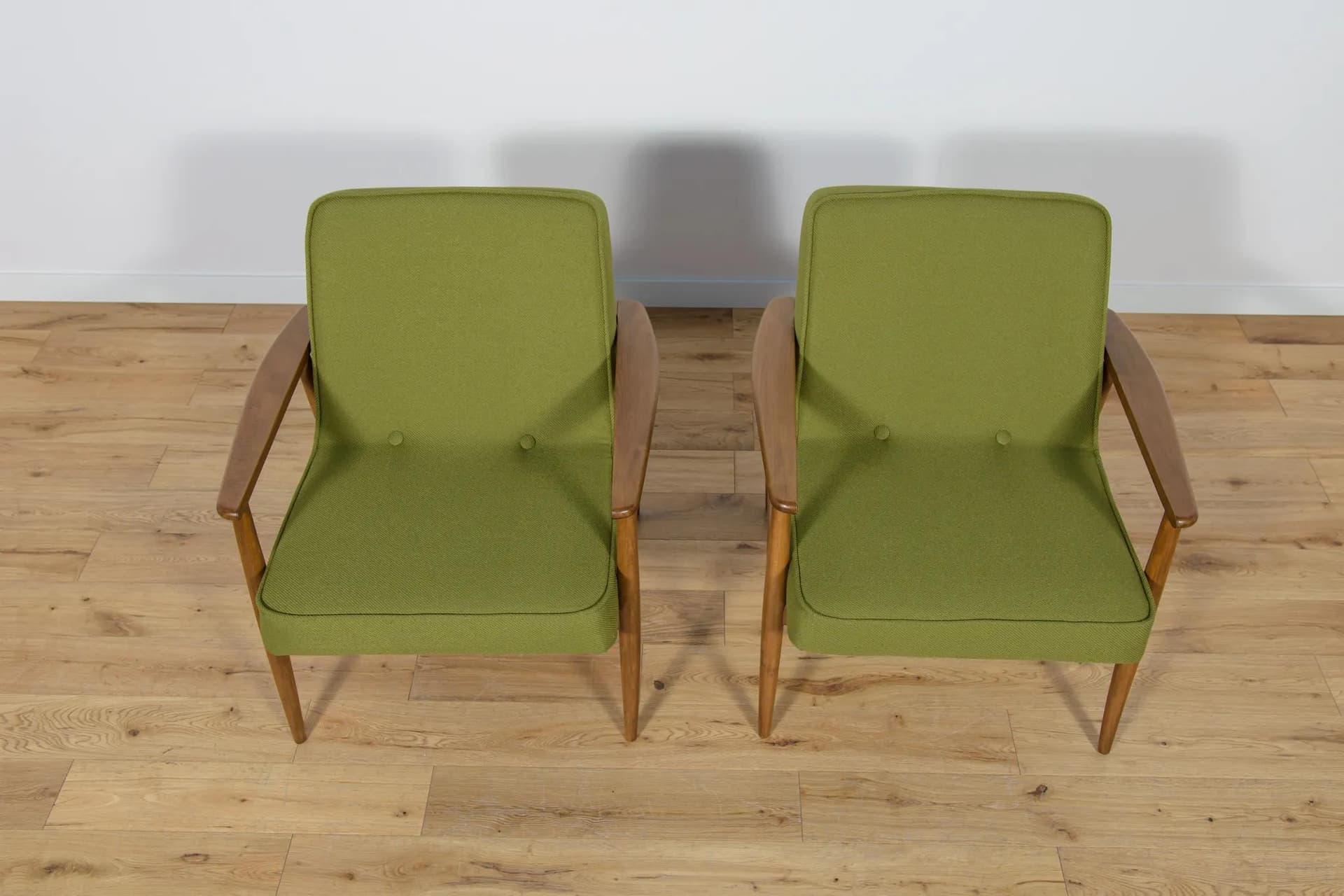 Para foteli Typ 300-192, oliwkowy, buk, proj. J. Kędziorek, Polska, lata 70. - 70927