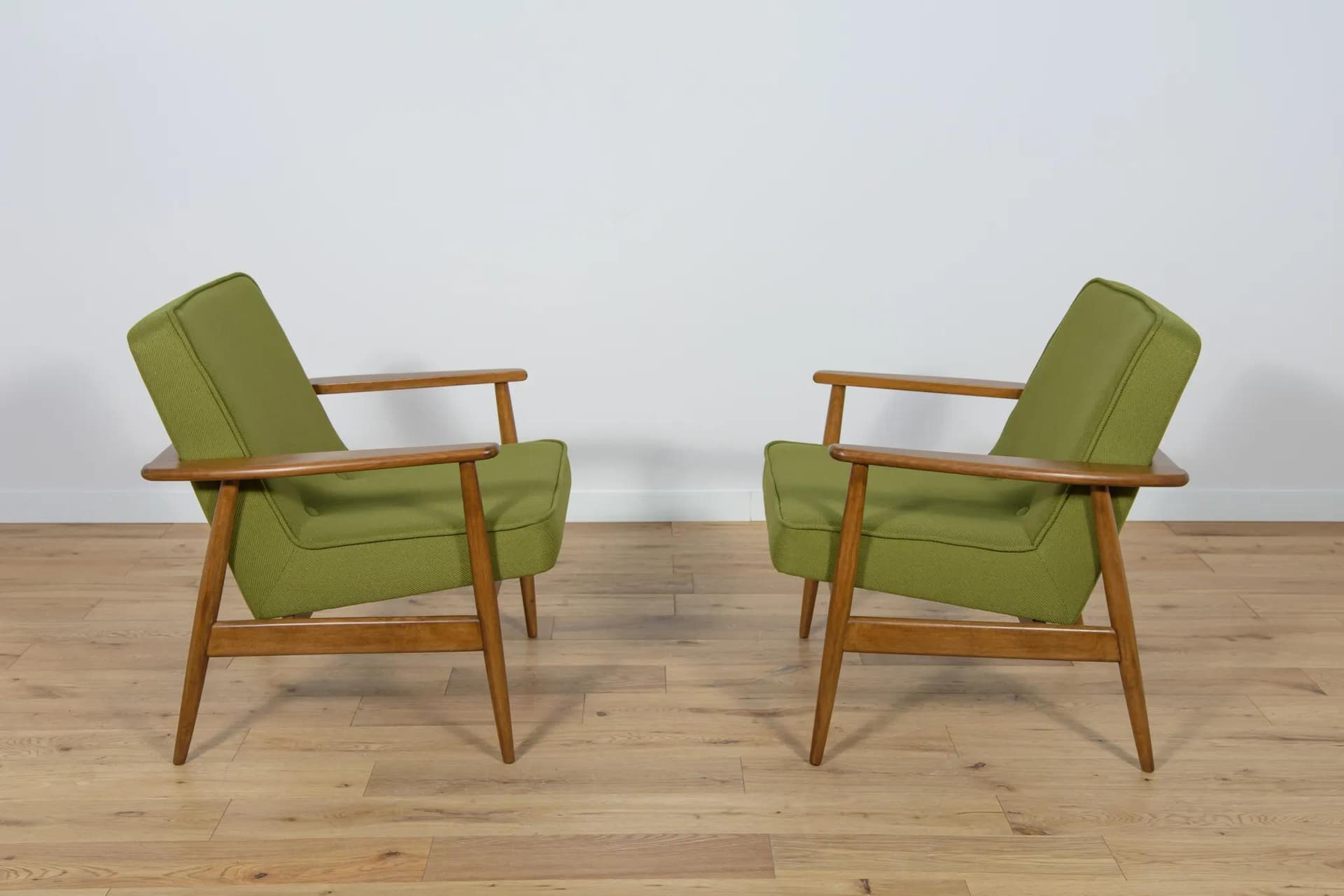 Para foteli Typ 300-192, oliwkowy, buk, proj. J. Kędziorek, Polska, lata 70. - 70929