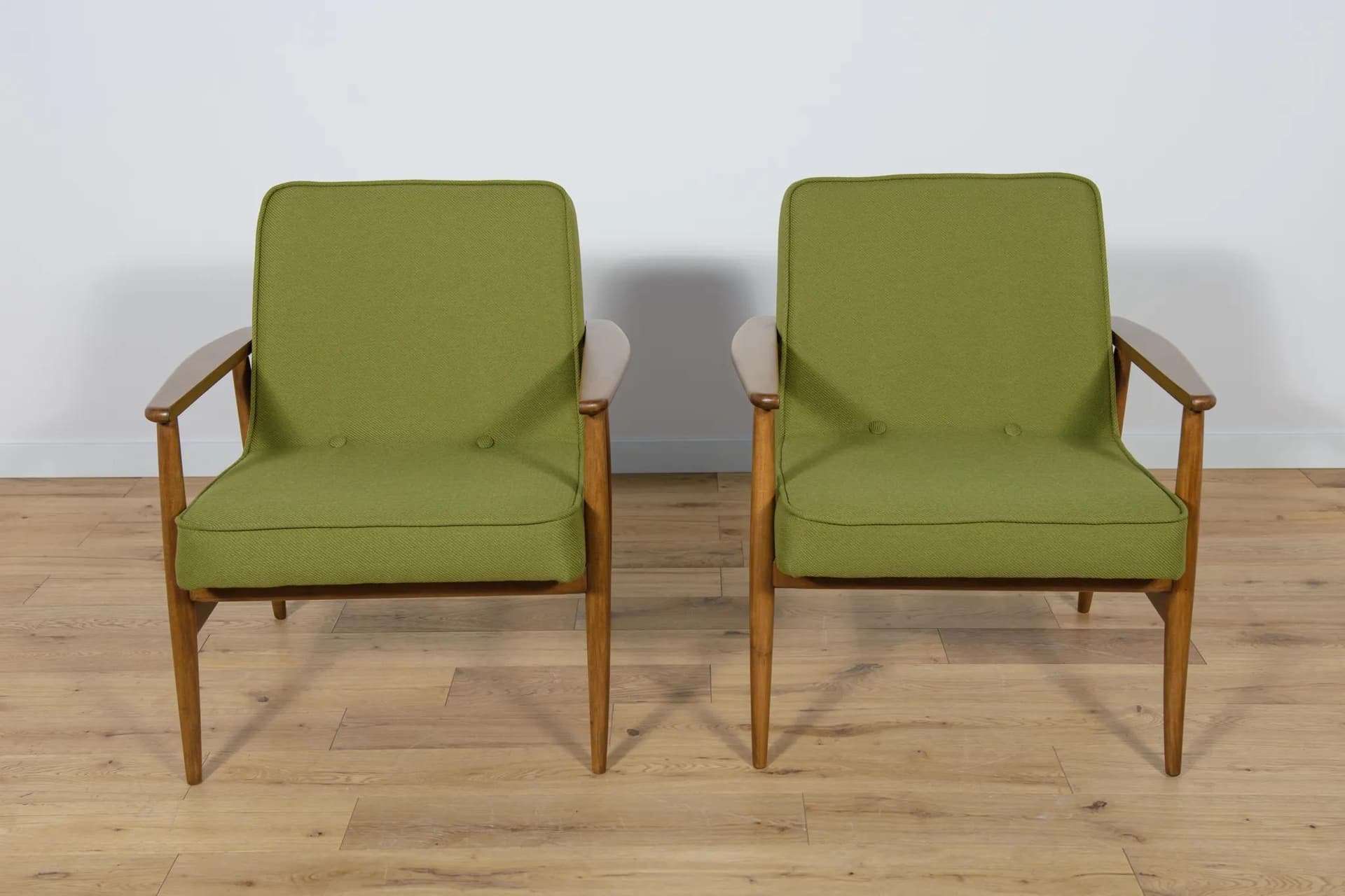 Para foteli Typ 300-192, oliwkowy, buk, proj. J. Kędziorek, Polska, lata 70. - 70926