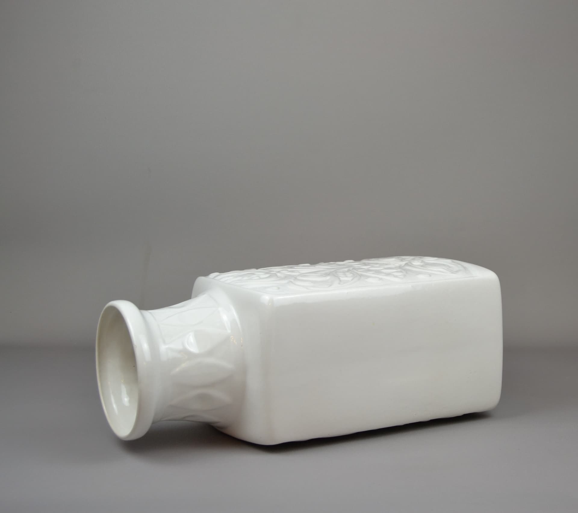 Floor vase, white ceramic, by B. Mans, Germany, 1970s. - 513