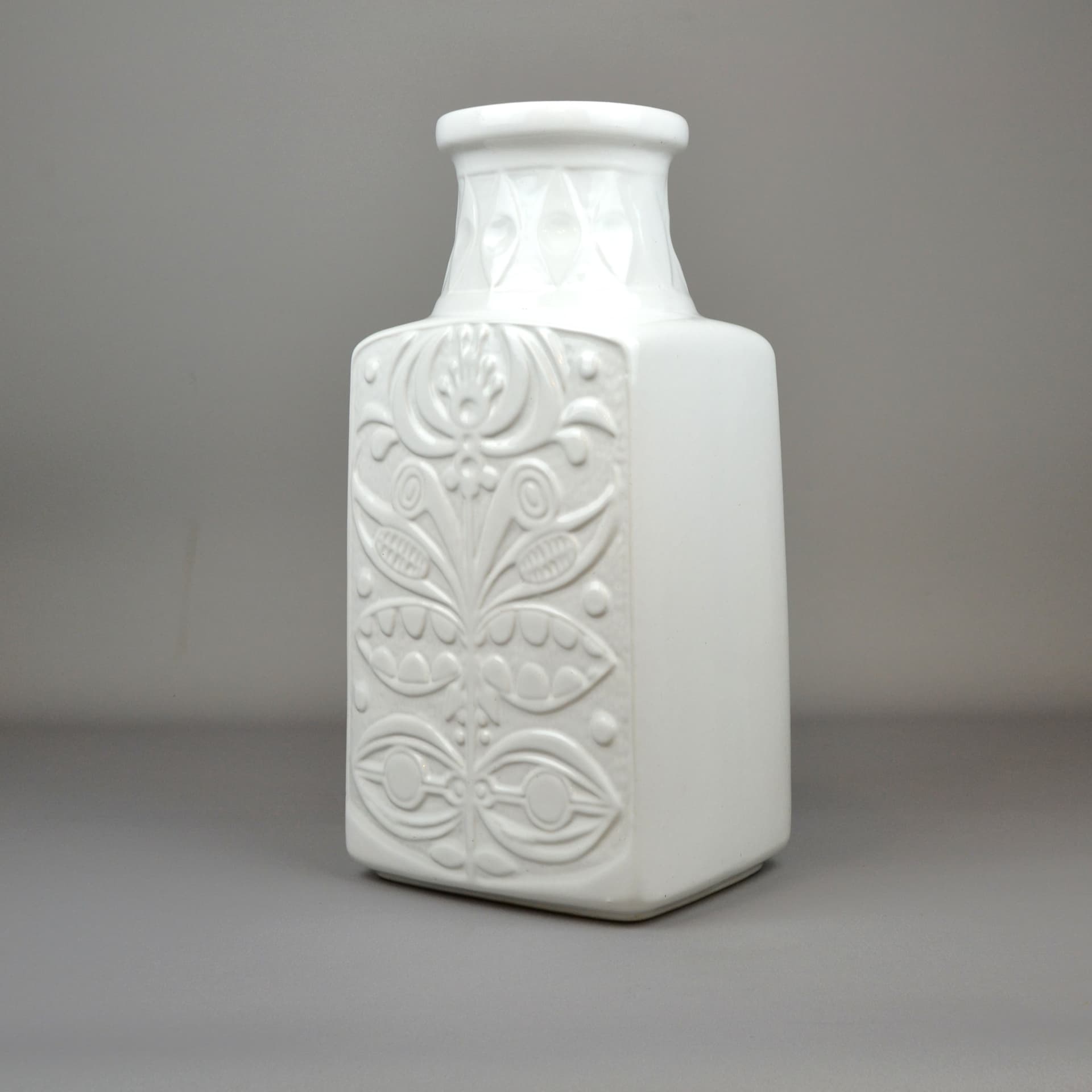 Floor vase, white ceramic, by B. Mans, Germany, 1970s. - 509