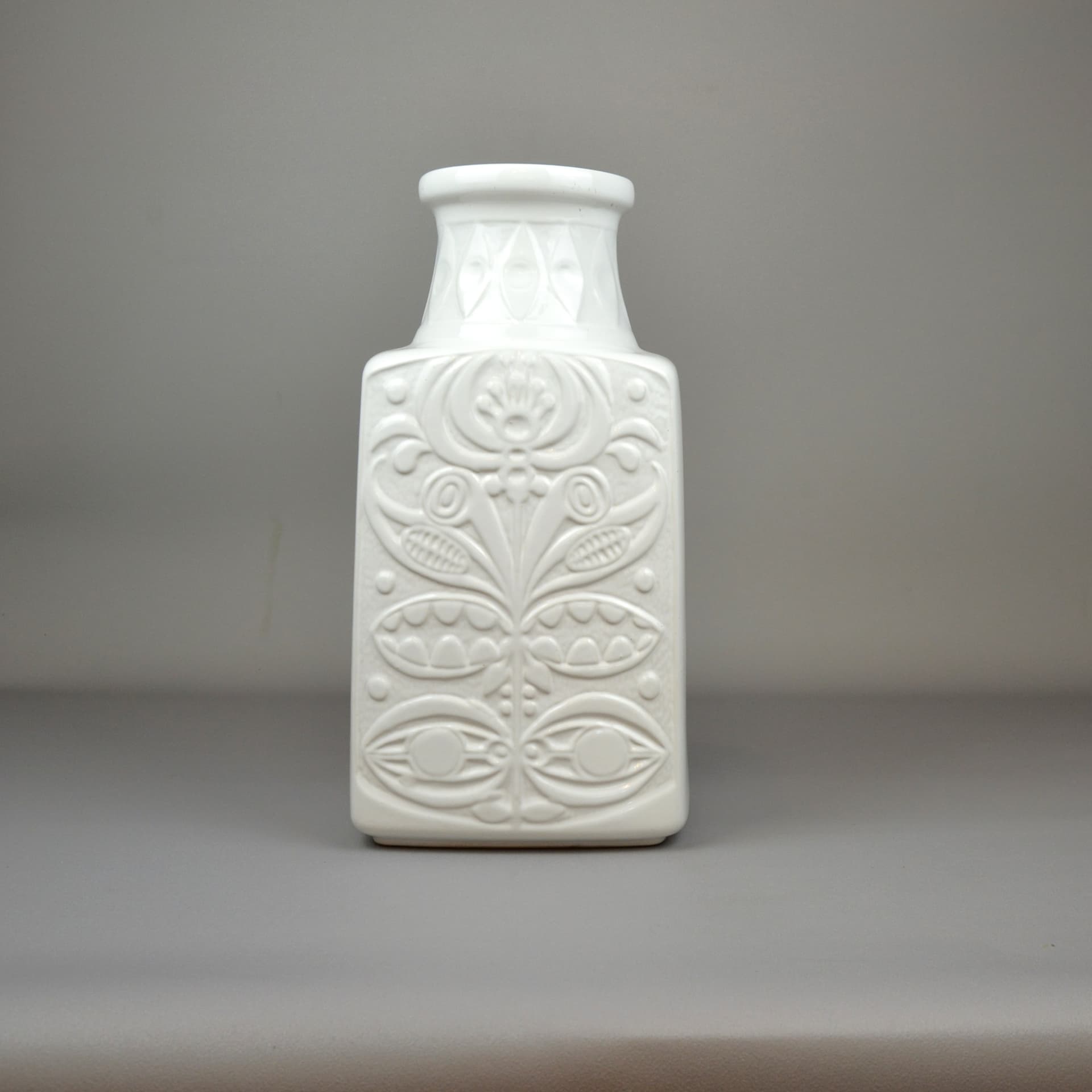 Floor vase, white ceramic, by B. Mans, Germany, 1970s. - 512