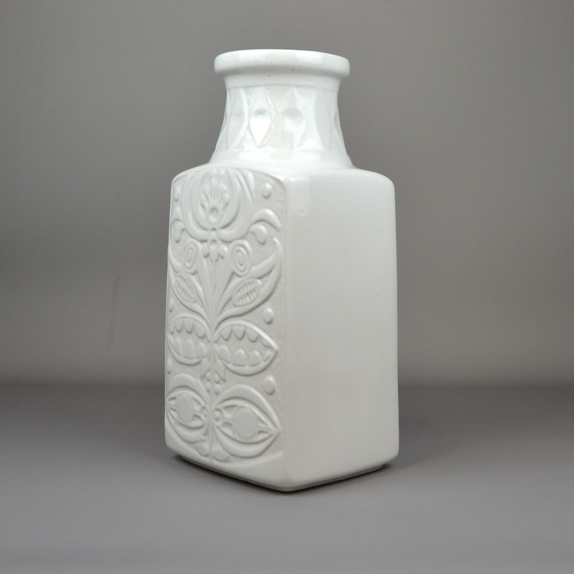 Floor vase, white ceramic, by B. Mans, Germany, 1970s. - 511