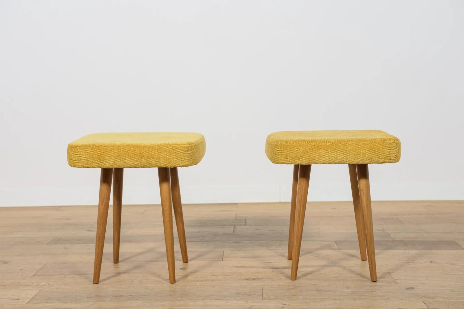 Stołek, żółty, buk brązowy, Polska, lata 70. - 70803