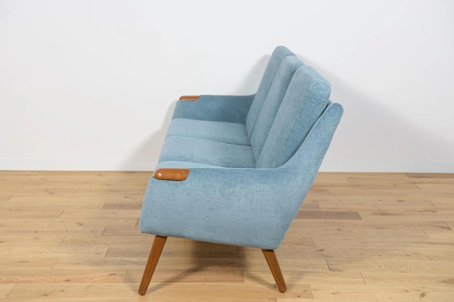 Sofa, dąb brązowy, tkanina niebieska, Dania, lata 60. - 70766