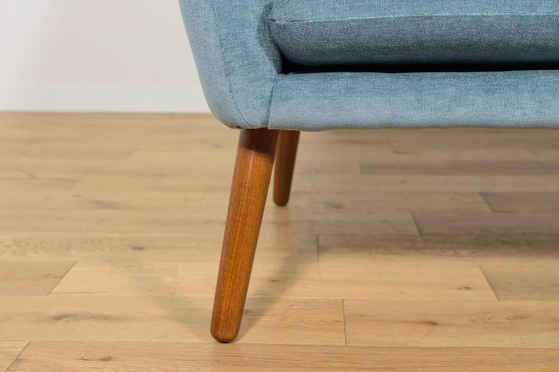 Sofa, dąb brązowy, tkanina niebieska, Dania, lata 60. - 70765