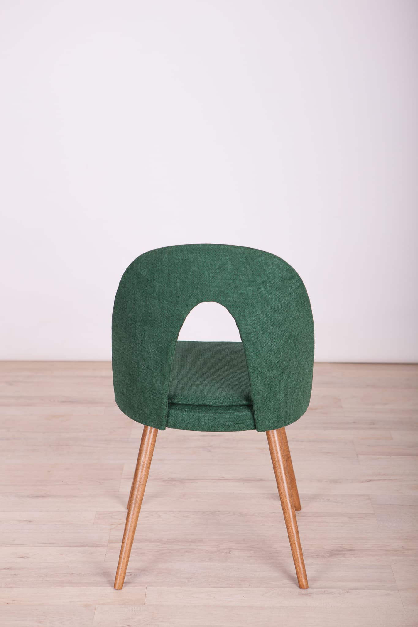 Komplet czterech krzeseł, butelkowa zieleń, drewno, proj. A. Šuman, Tatra Nabytok, Czechosłowacja, lata 60. - 70755