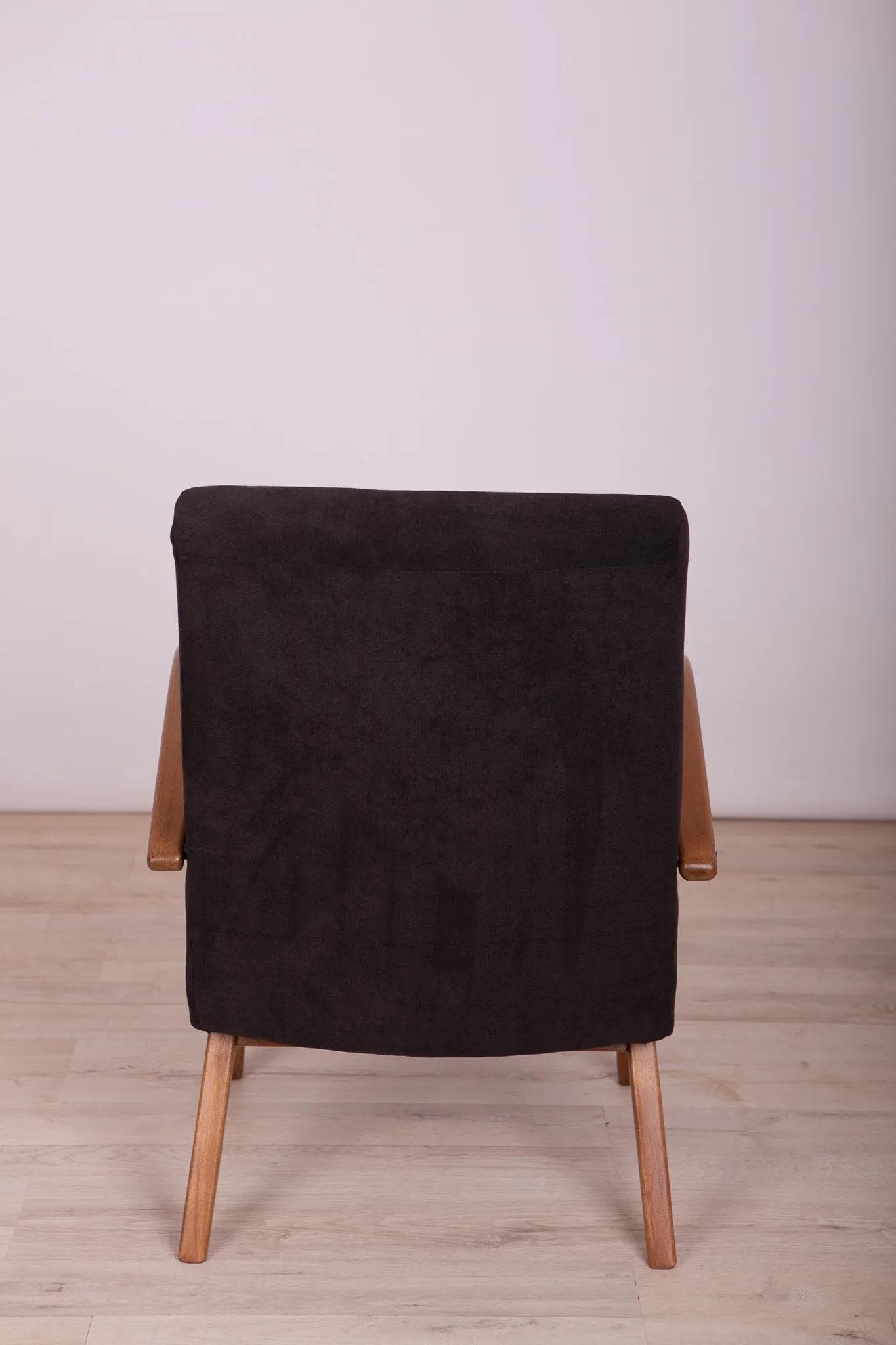 Fotel Model 53, velvet czarny, buk, proj. J. Šmidek, TON, Czechosłowacja, lata 60. - 70729