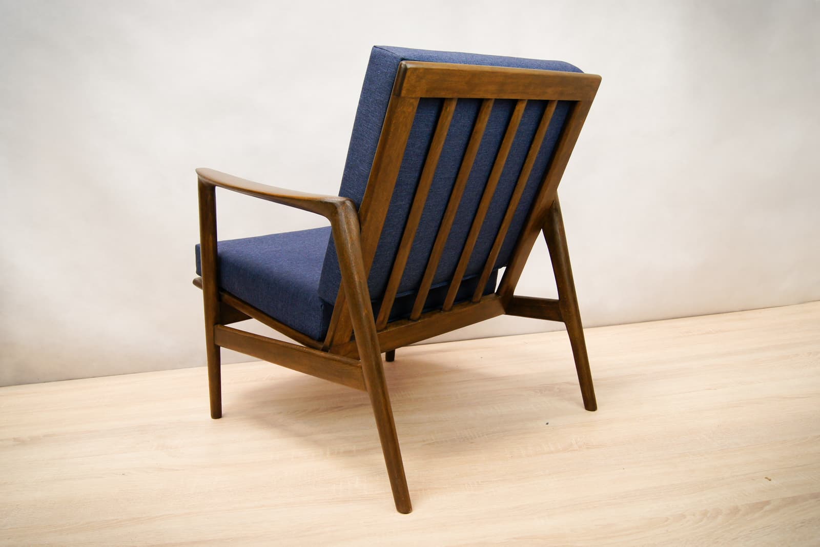Armchair 300-139, navy blue, walnut-stained beech, Swarzędzka Fabryka Mebli, Poland, 1960s. - 70558