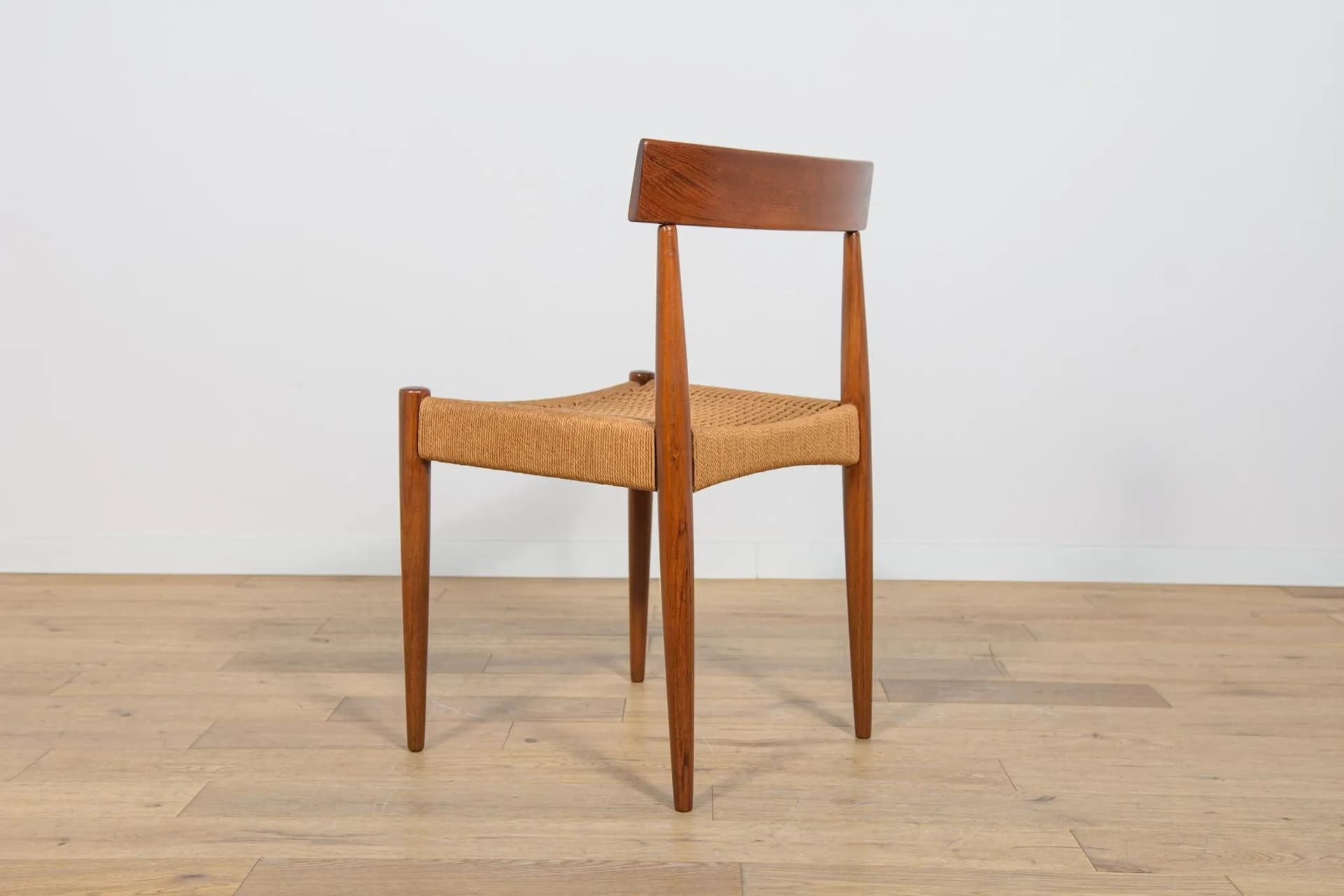 Komplet sześciu krzeseł, teak brązowy, proj. A. Hovmand-Olsen, Dania, lata 60. - 70410