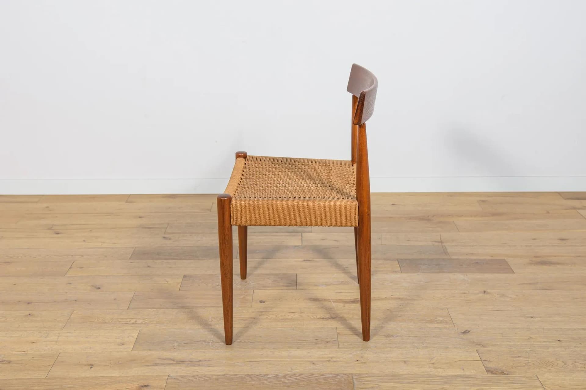 Komplet sześciu krzeseł, teak brązowy, proj. A. Hovmand-Olsen, Dania, lata 60. - 70415