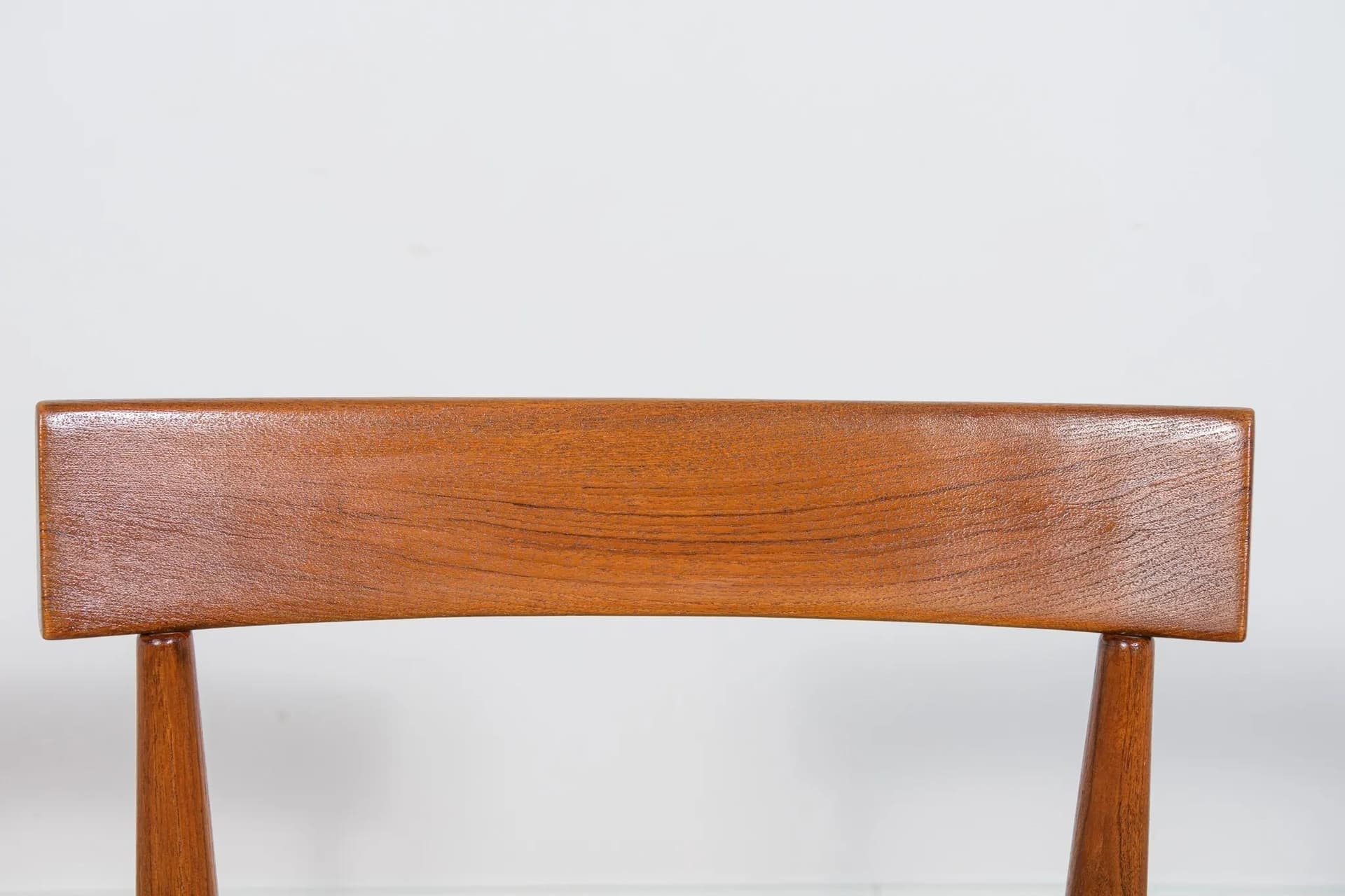 Komplet sześciu krzeseł, teak brązowy, proj. A. Hovmand-Olsen, Dania, lata 60. - 70413