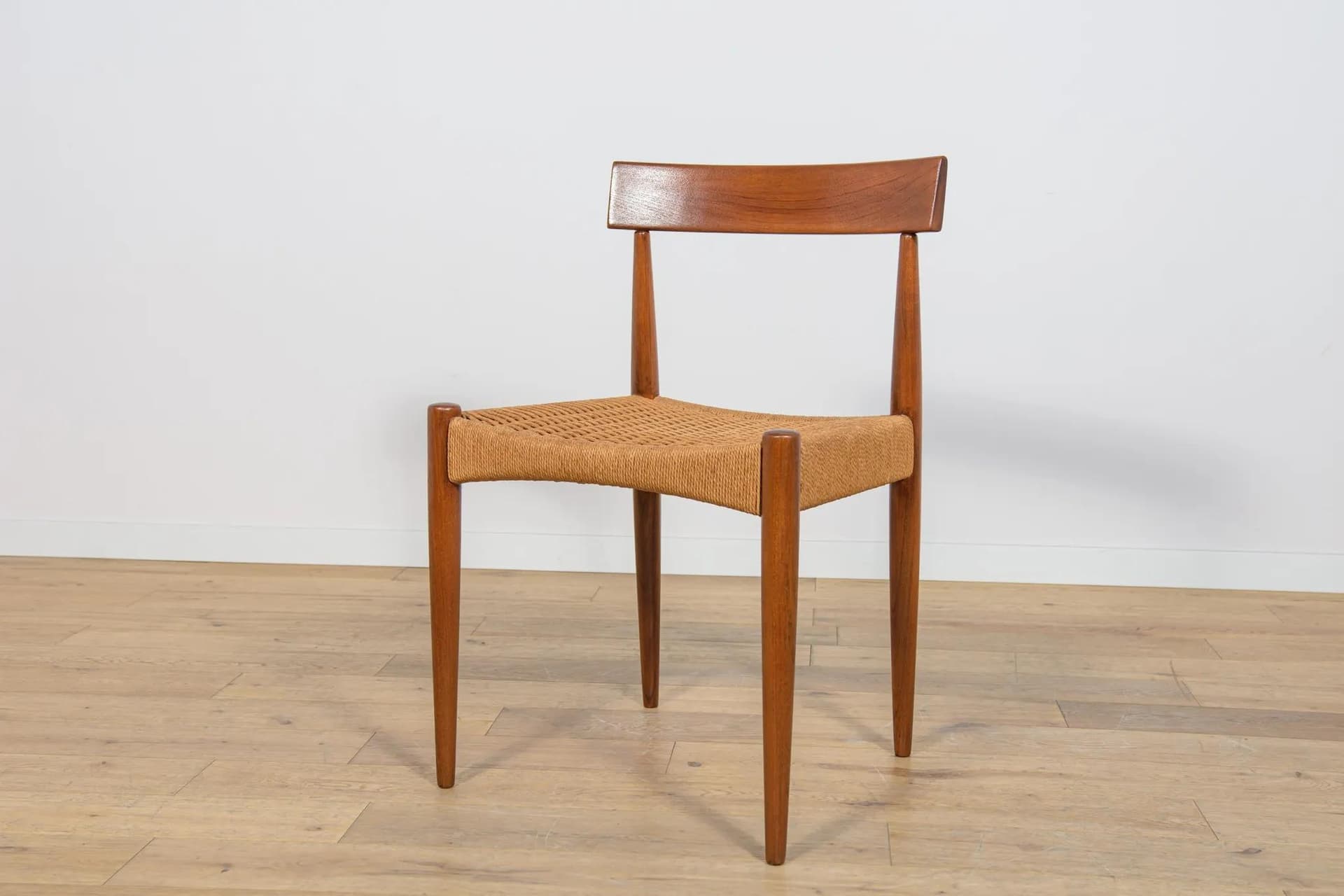 Komplet sześciu krzeseł, teak brązowy, proj. A. Hovmand-Olsen, Dania, lata 60. - 70409