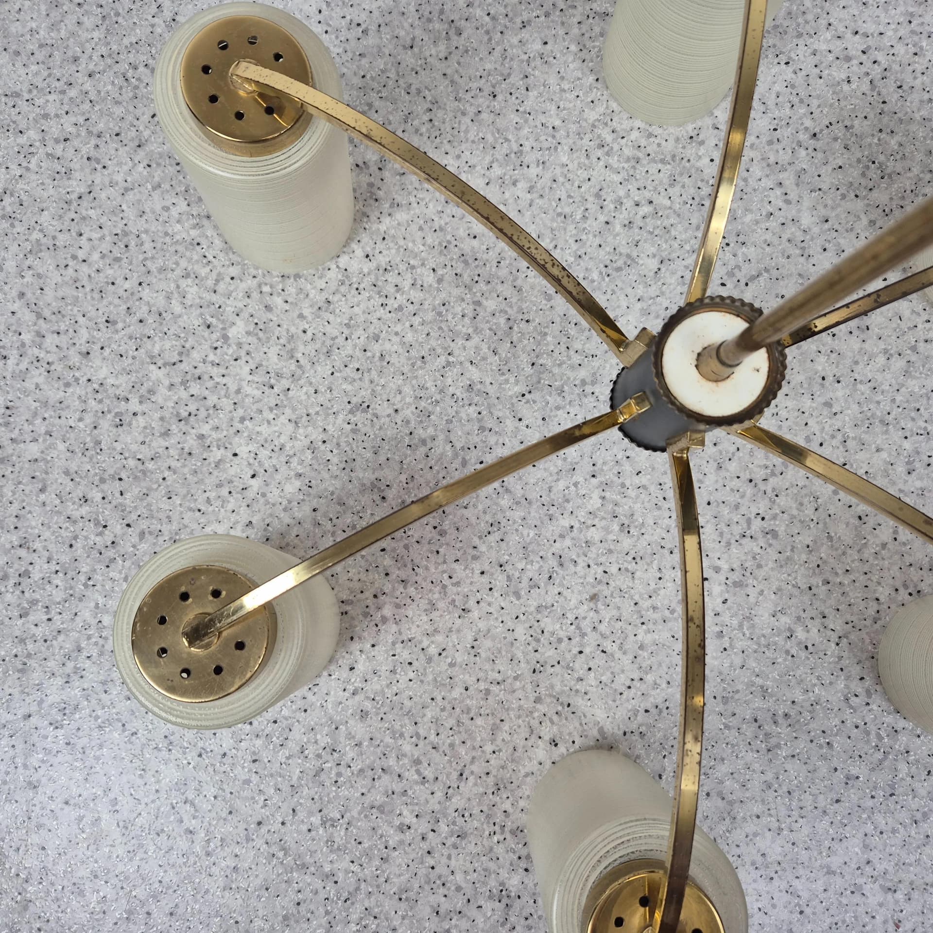 Żyrandol Rockabilly, mosiądz, szkło kremowy, Niemcy, lata 50. - 73131