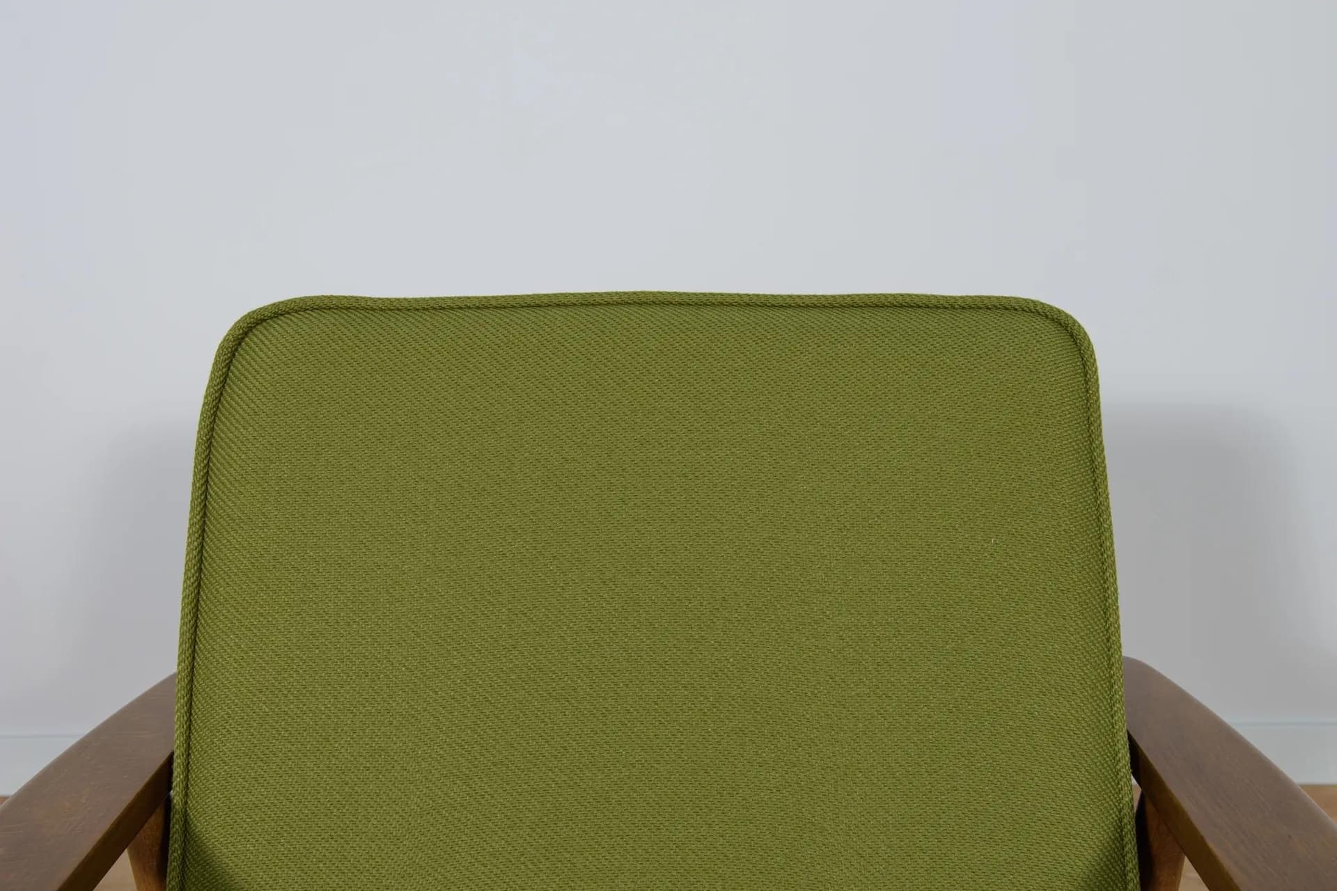 Fotel Typ 300-192, beech brązowy, tkanina zielona, proj. J. Kędziorek, Polska, lata 70. - 70320