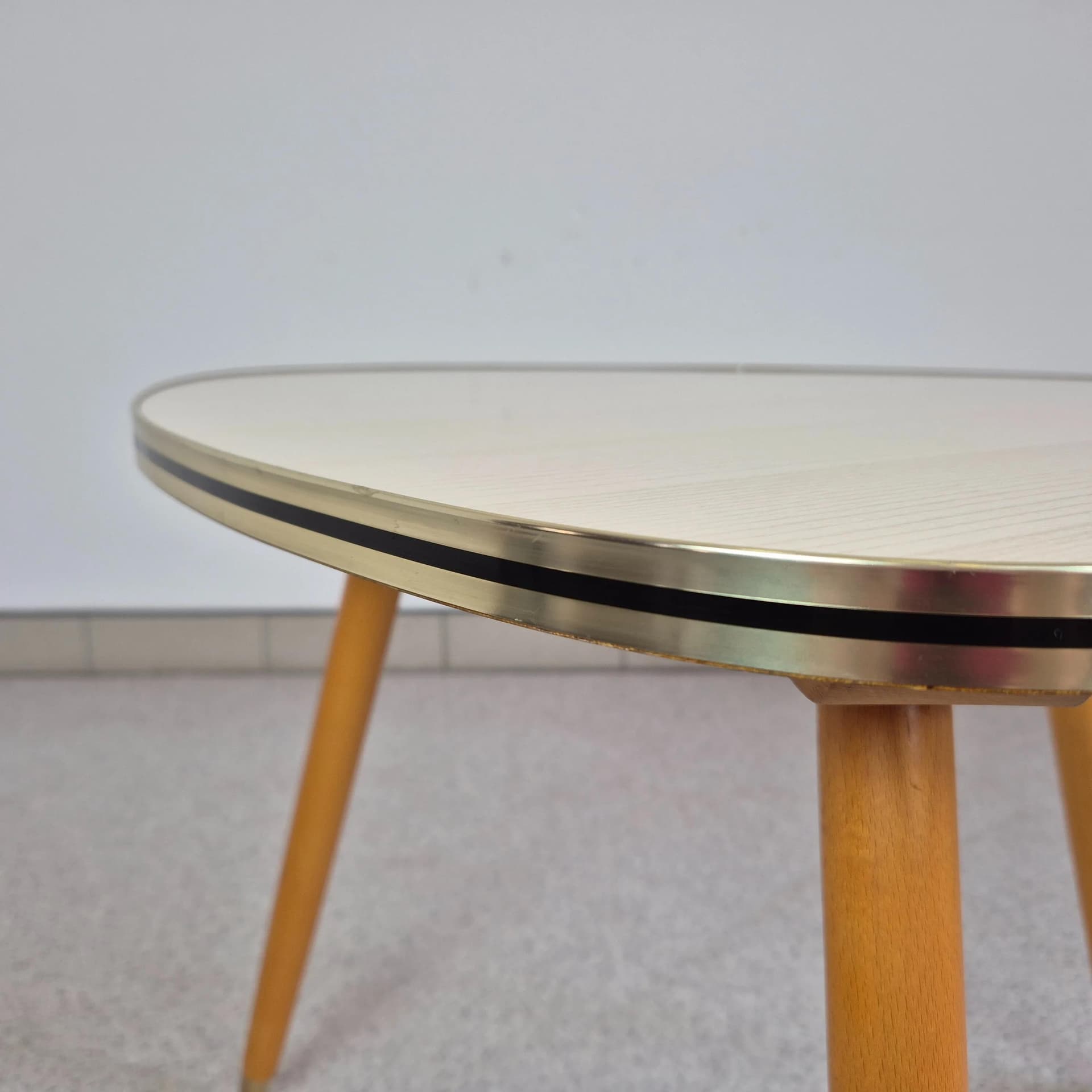 Stolik kawowy tripod, beżowy, buk, Niemcy, lata 60. - 73122