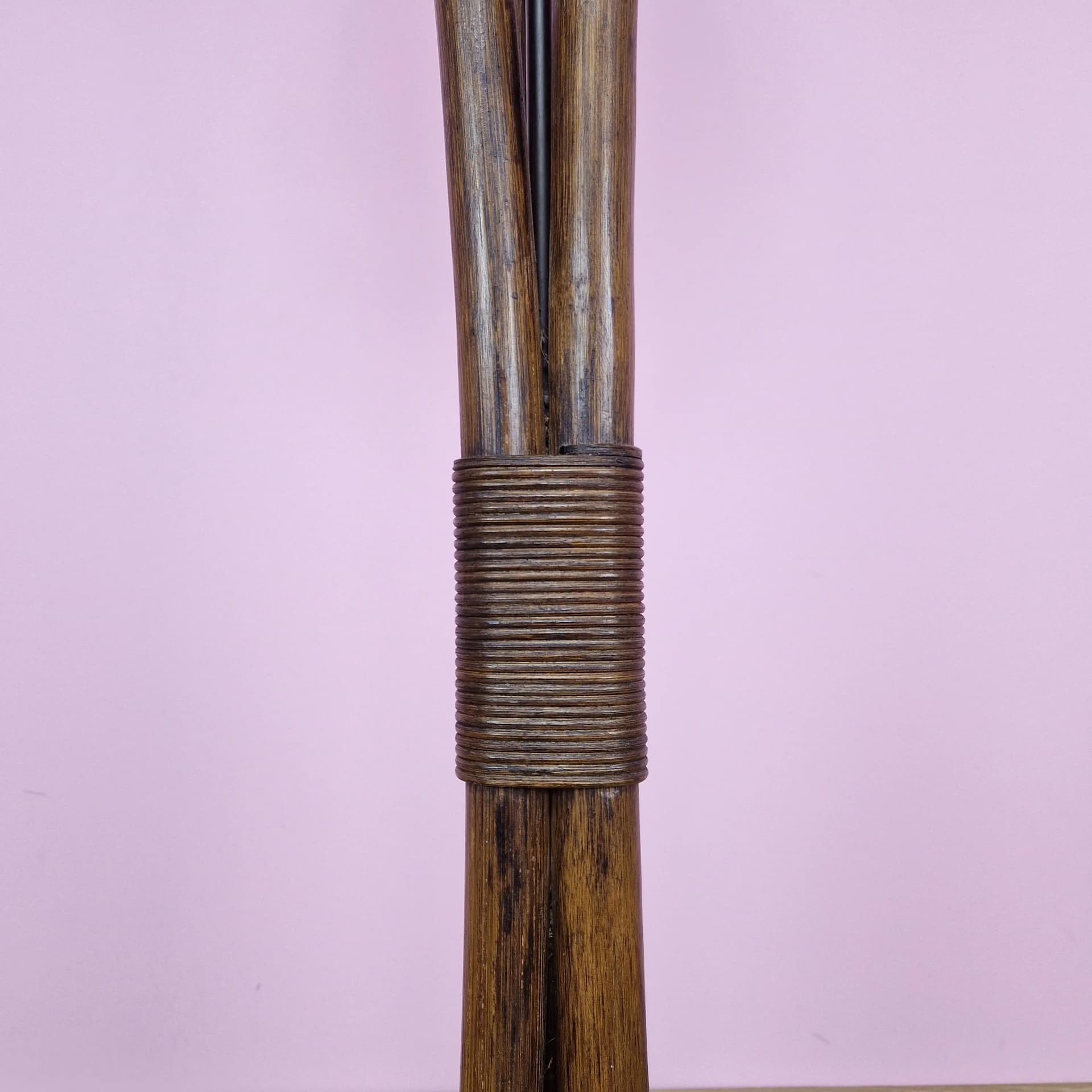 Lampa podłogowa, rattan brązowy ciemny, Polska, lata 70. - 73109